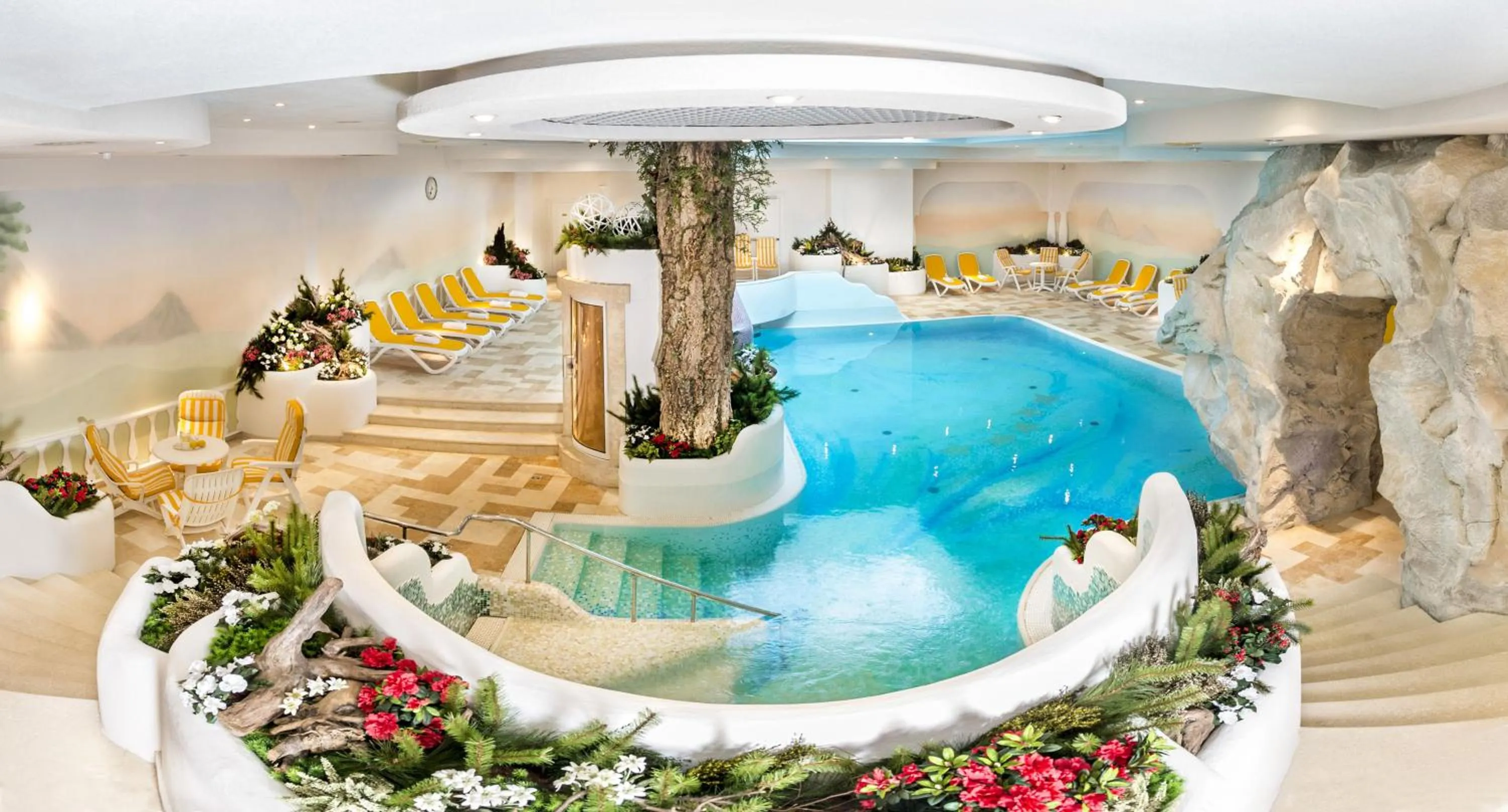 Swimming pool in Alpen Hotel Corona