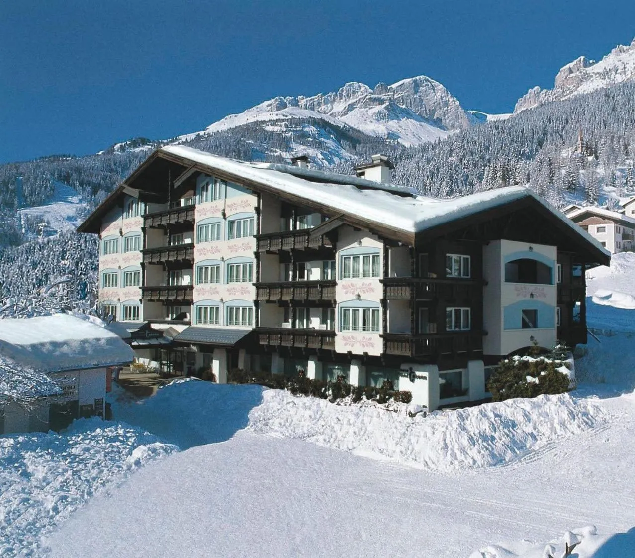 Facade/entrance, Winter in Alpen Hotel Corona