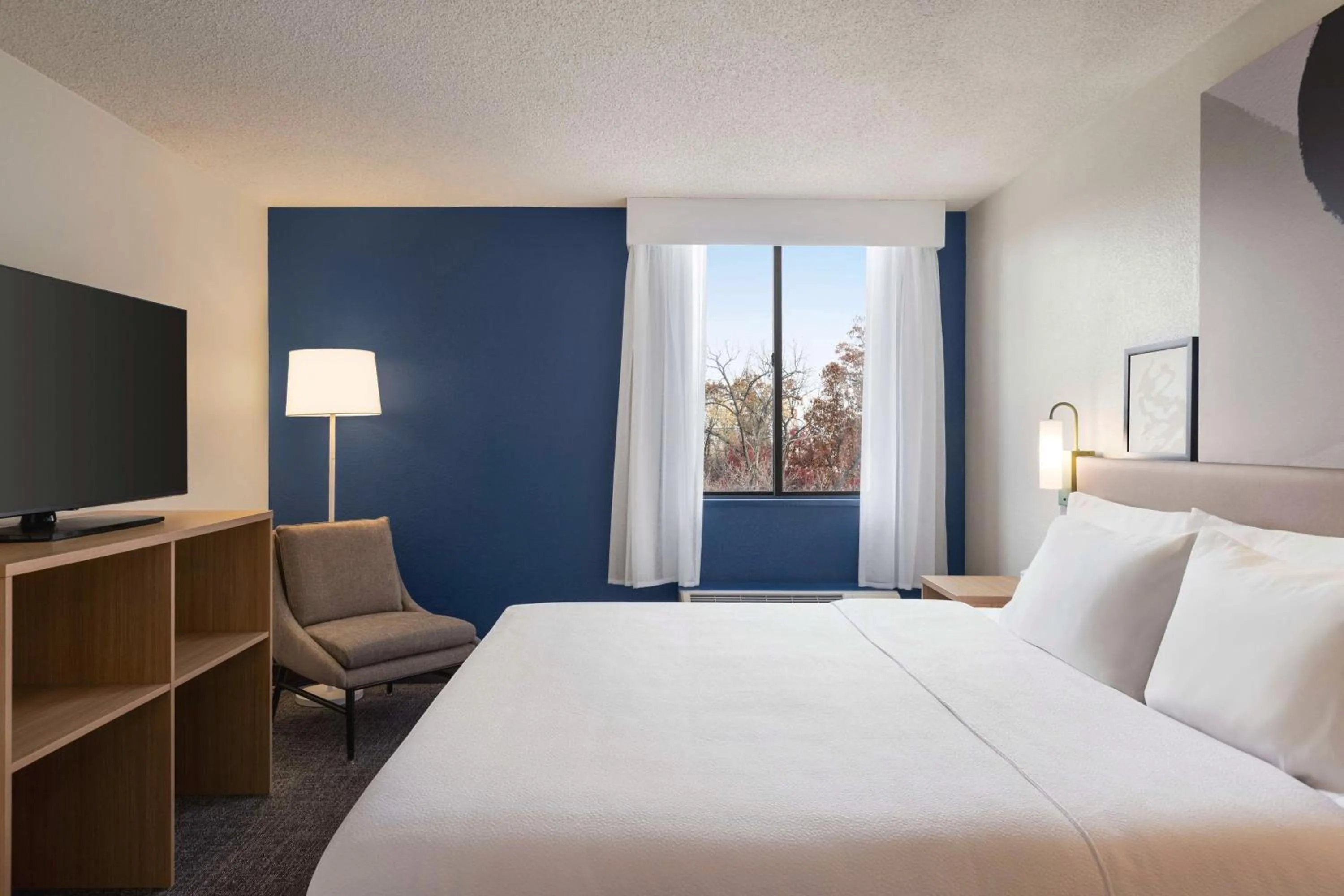 Bed in Spark By Hilton Germantown Washington Dc North