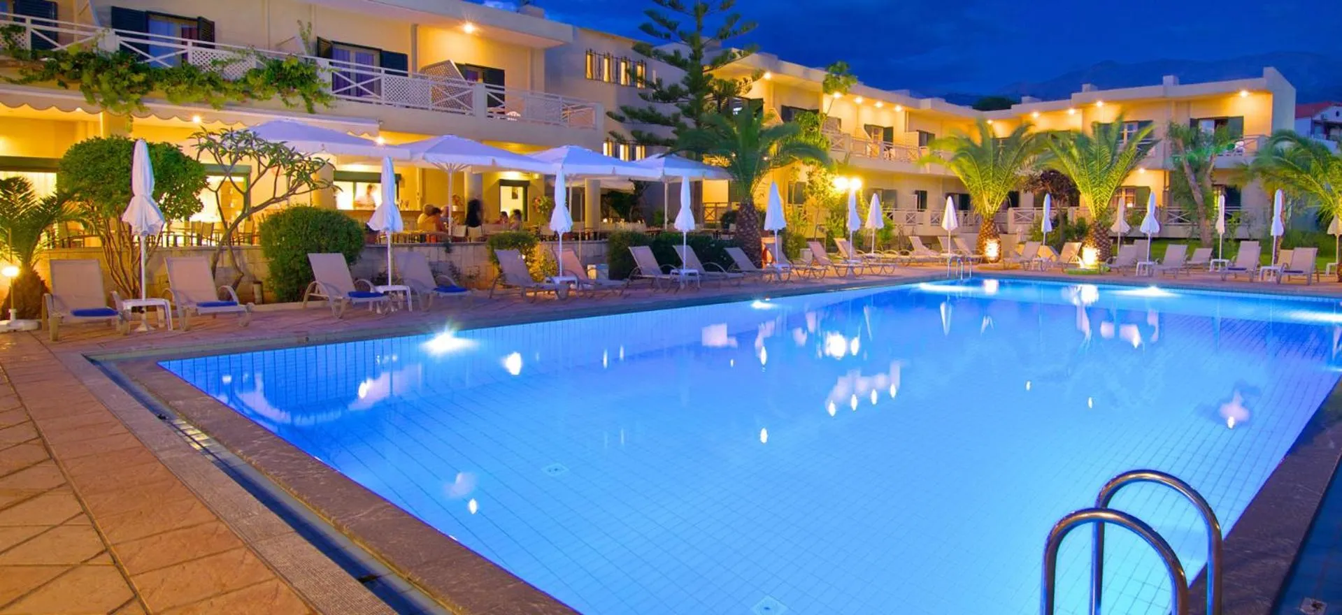 Swimming pool in Solimar Ruby