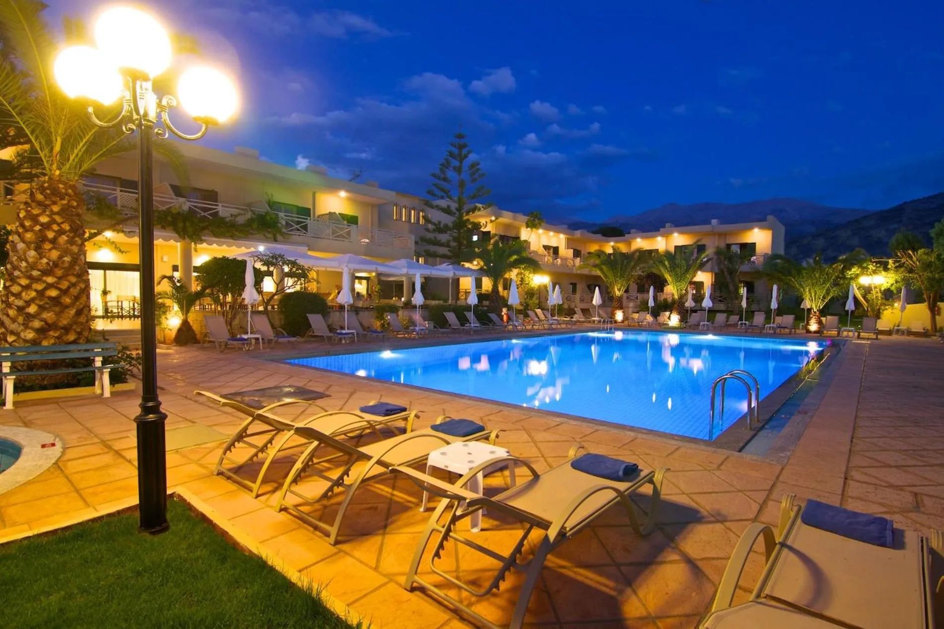 Swimming pool in Solimar Ruby