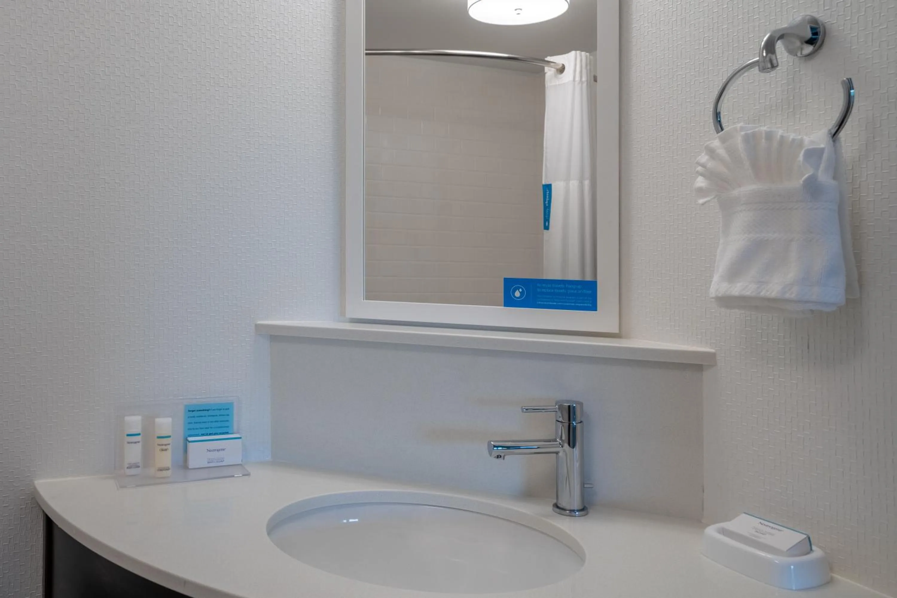 Bathroom in Hampton Inn & Suites Valley Forge/Oaks