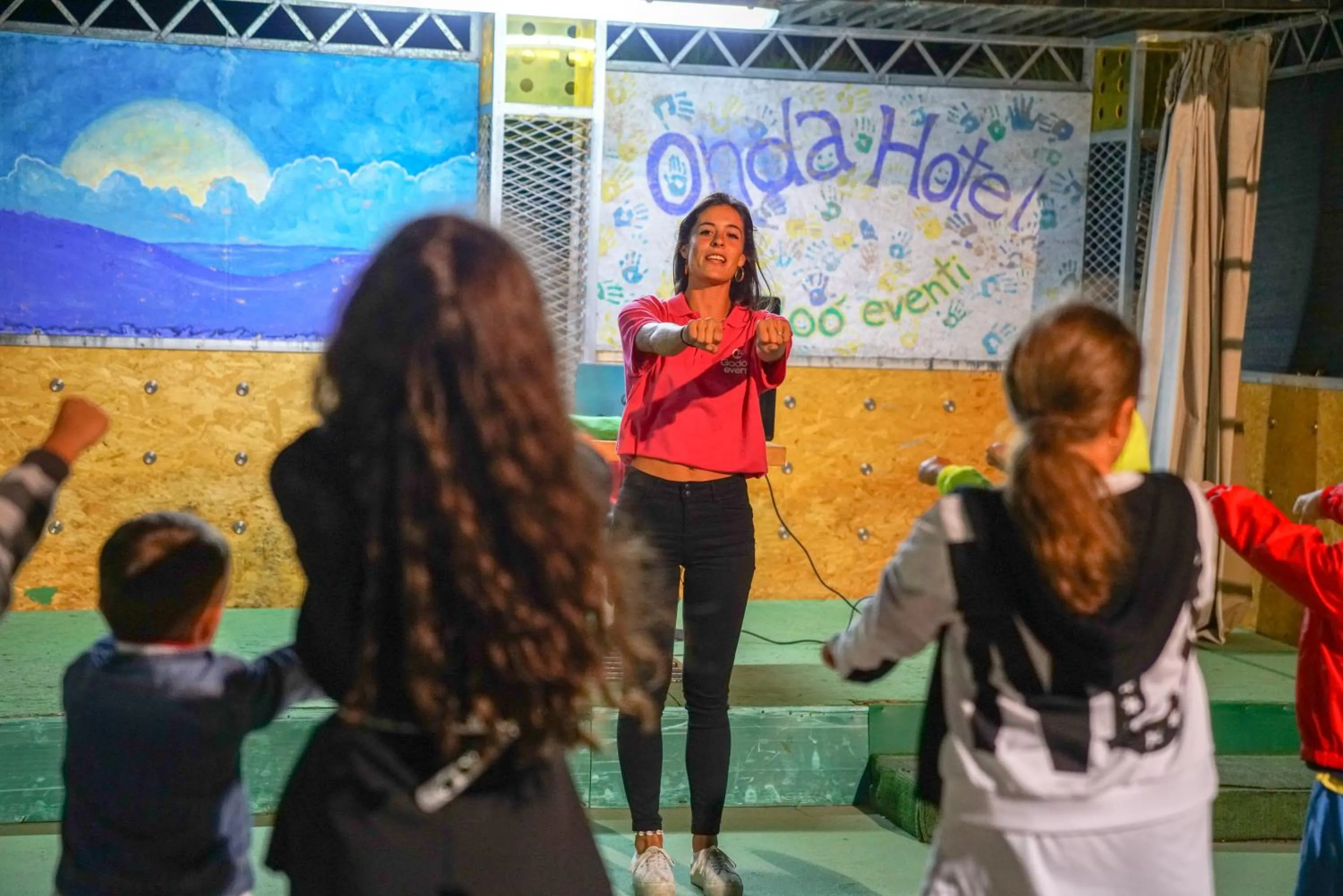 Evening entertainment in Onda Hotel