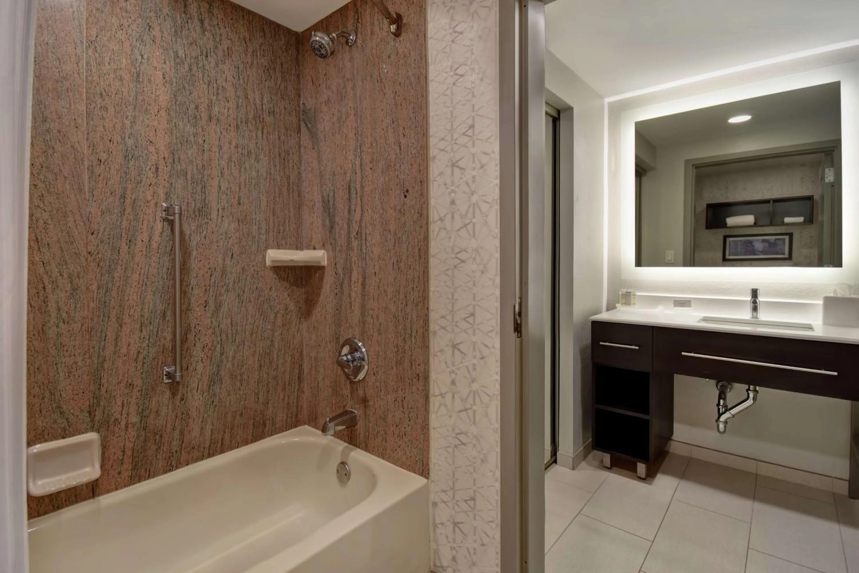 Bathroom in Homewood Suites by Hilton Edgewater-NYC Area