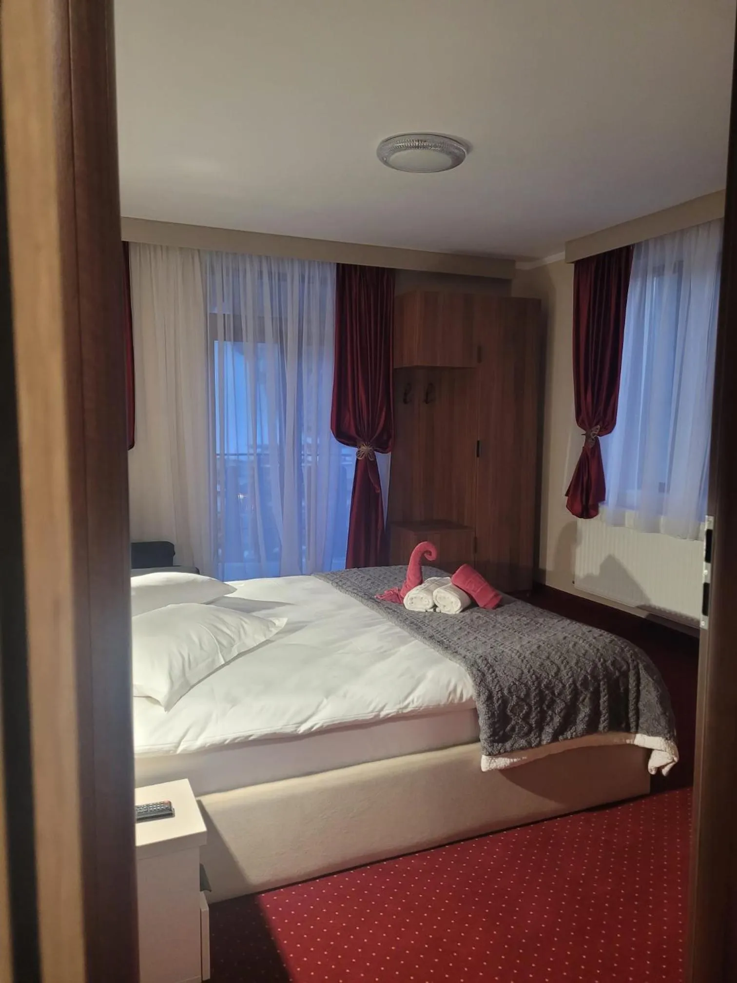 Bed in Pensiunea ELEMAR