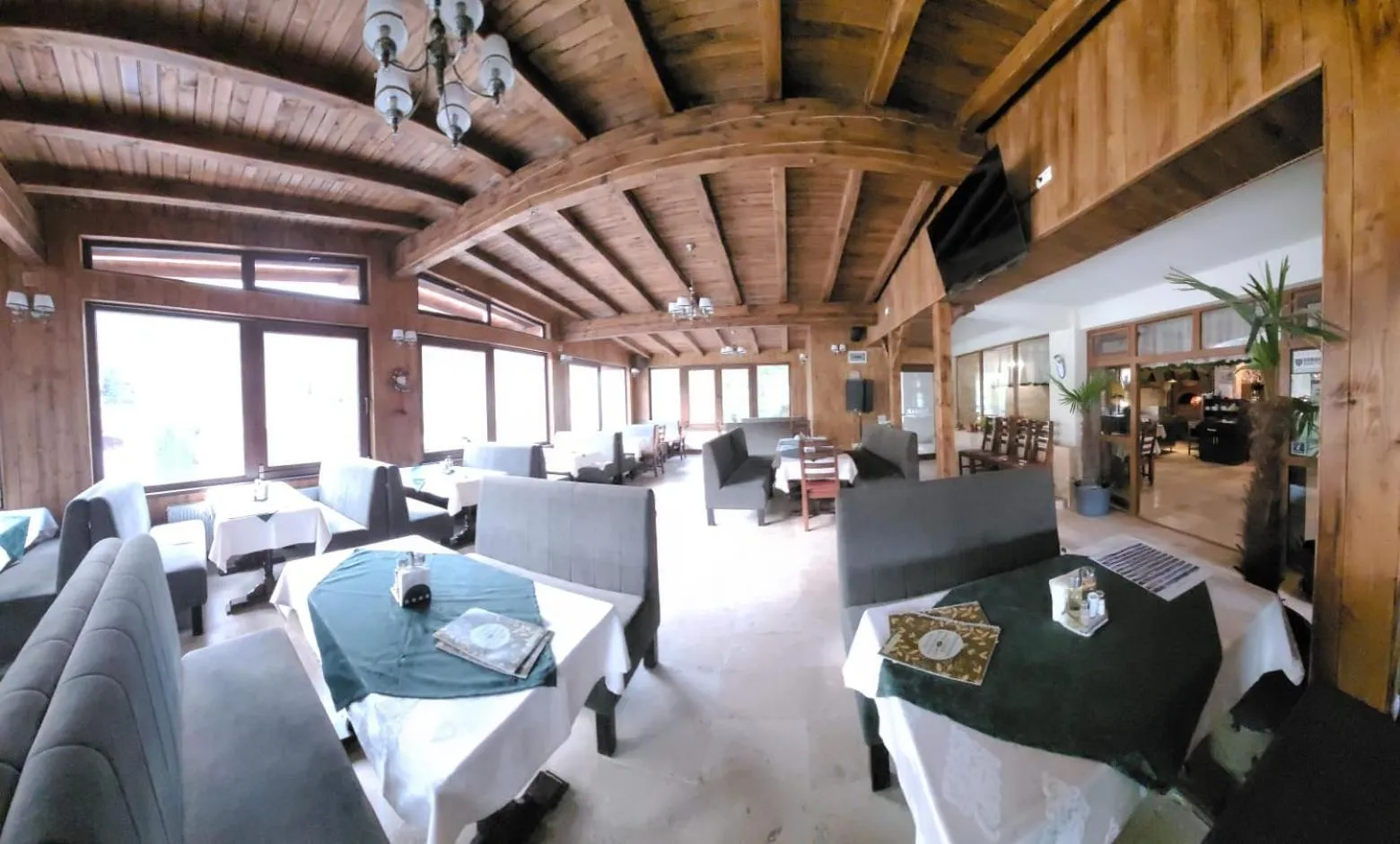 Restaurant/places to eat in Pensiunea ELEMAR