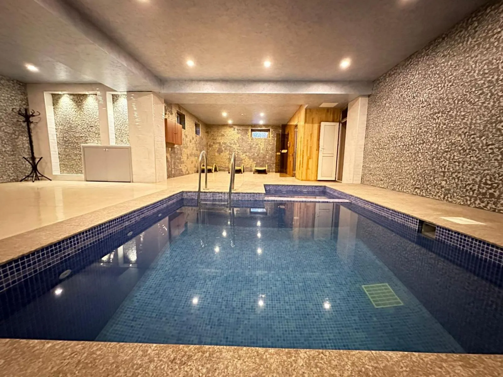Swimming pool in Turkiye Hotel - Free Massage