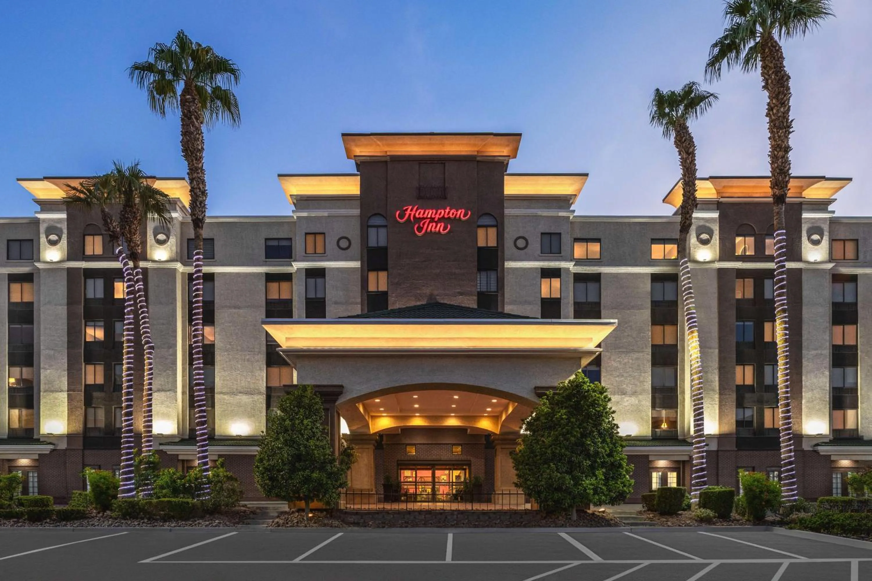 Property building in Hampton Inn Tropicana