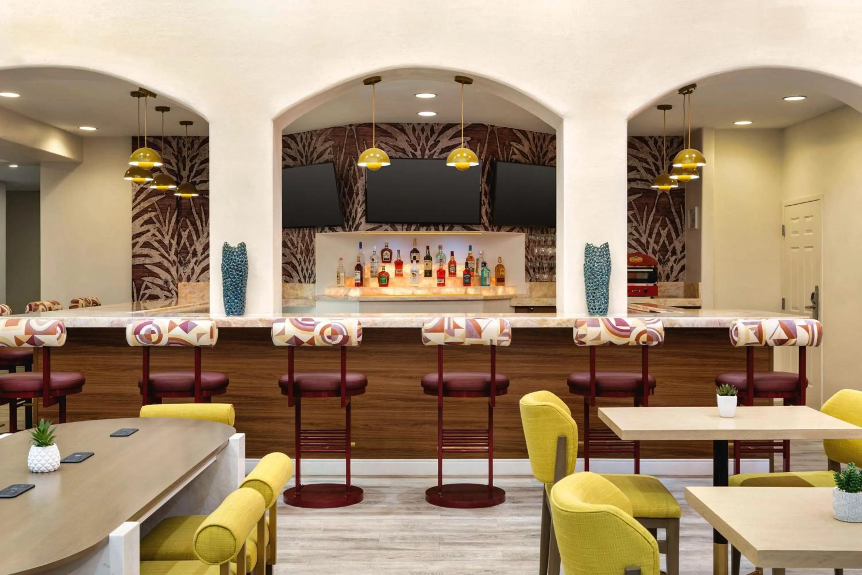 Lounge or bar in Hampton Inn Tropicana
