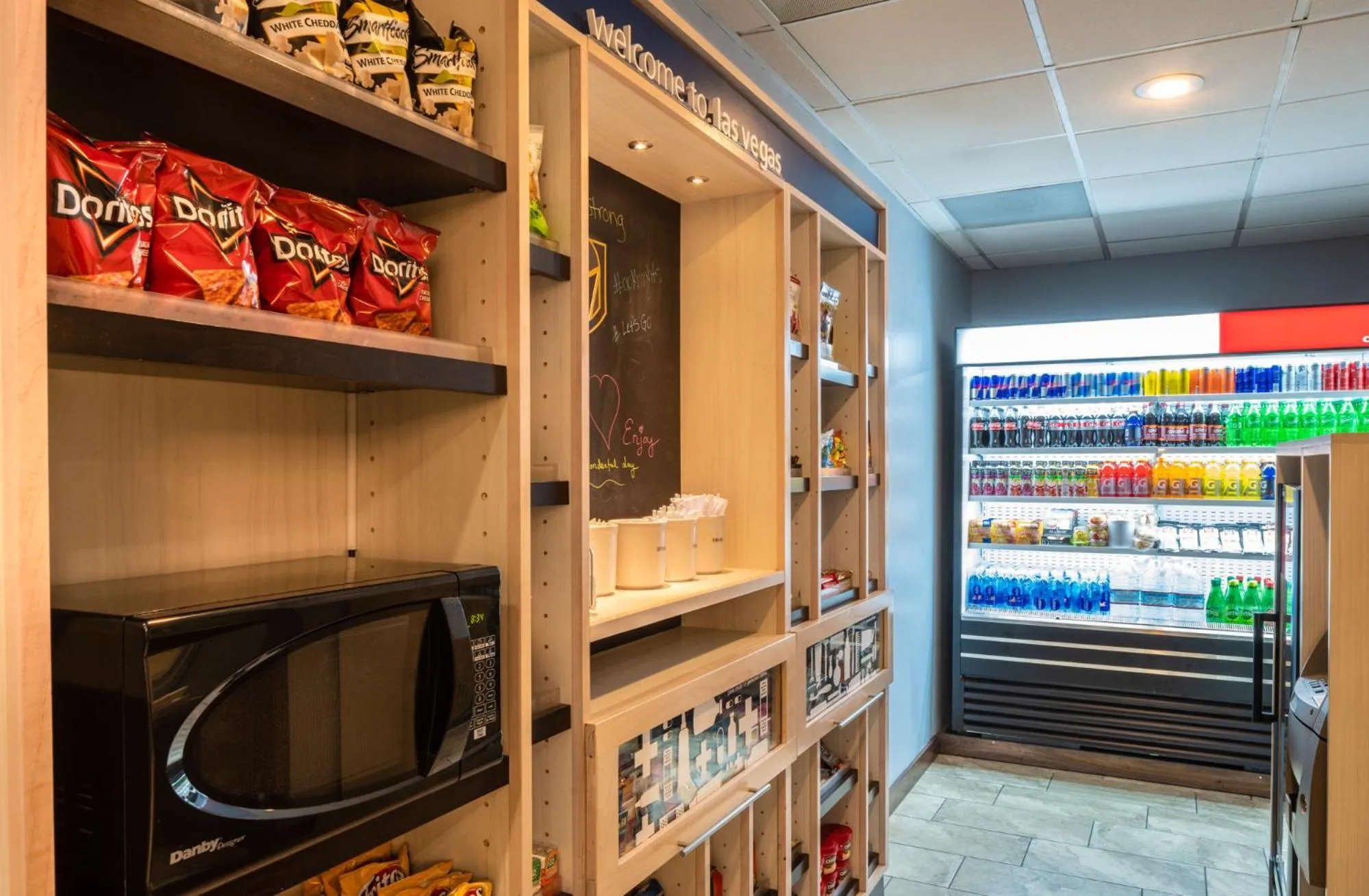 Restaurant/places to eat in Hampton Inn Tropicana