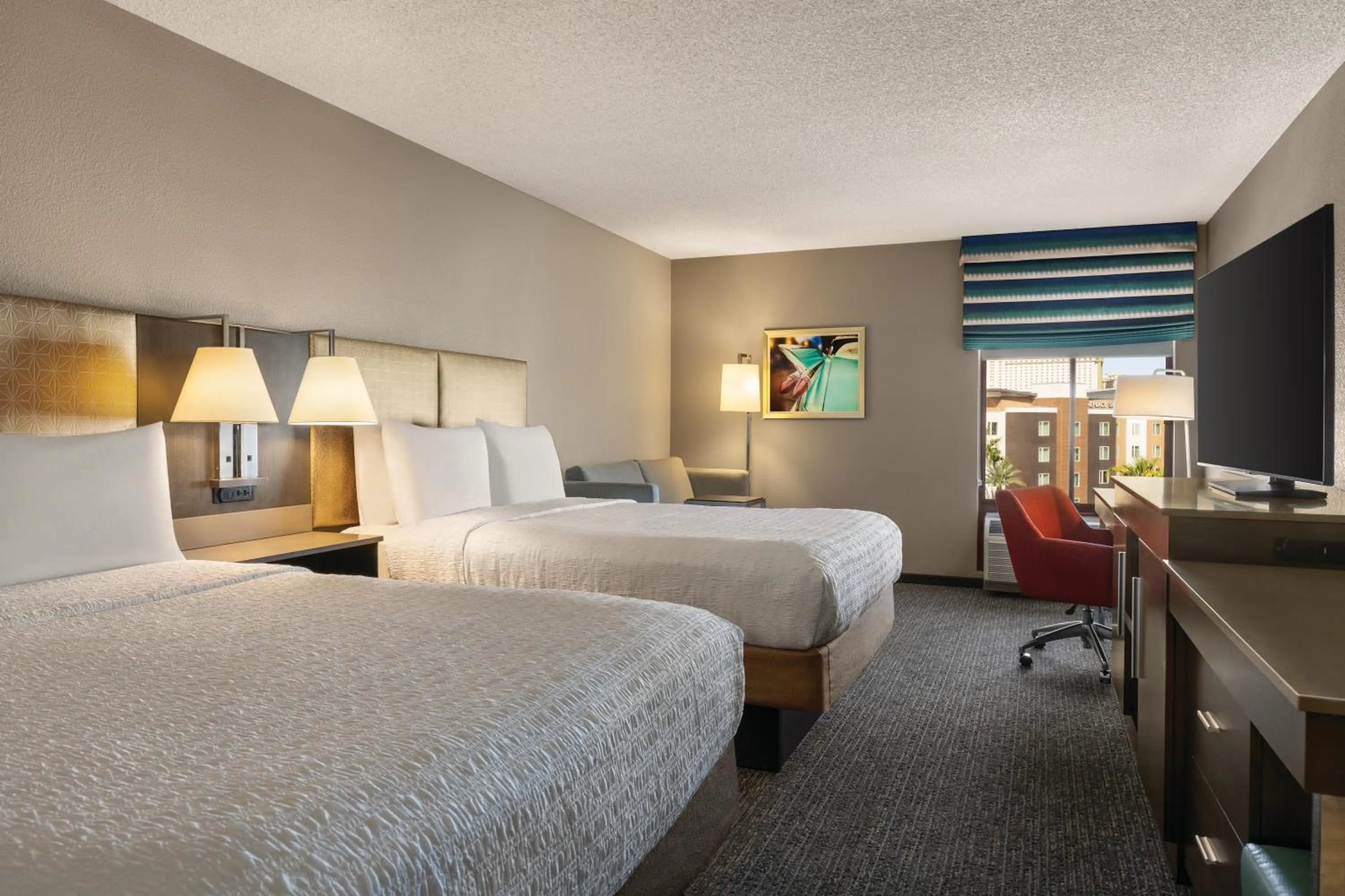 Property building, Bed in Hampton Inn Tropicana
