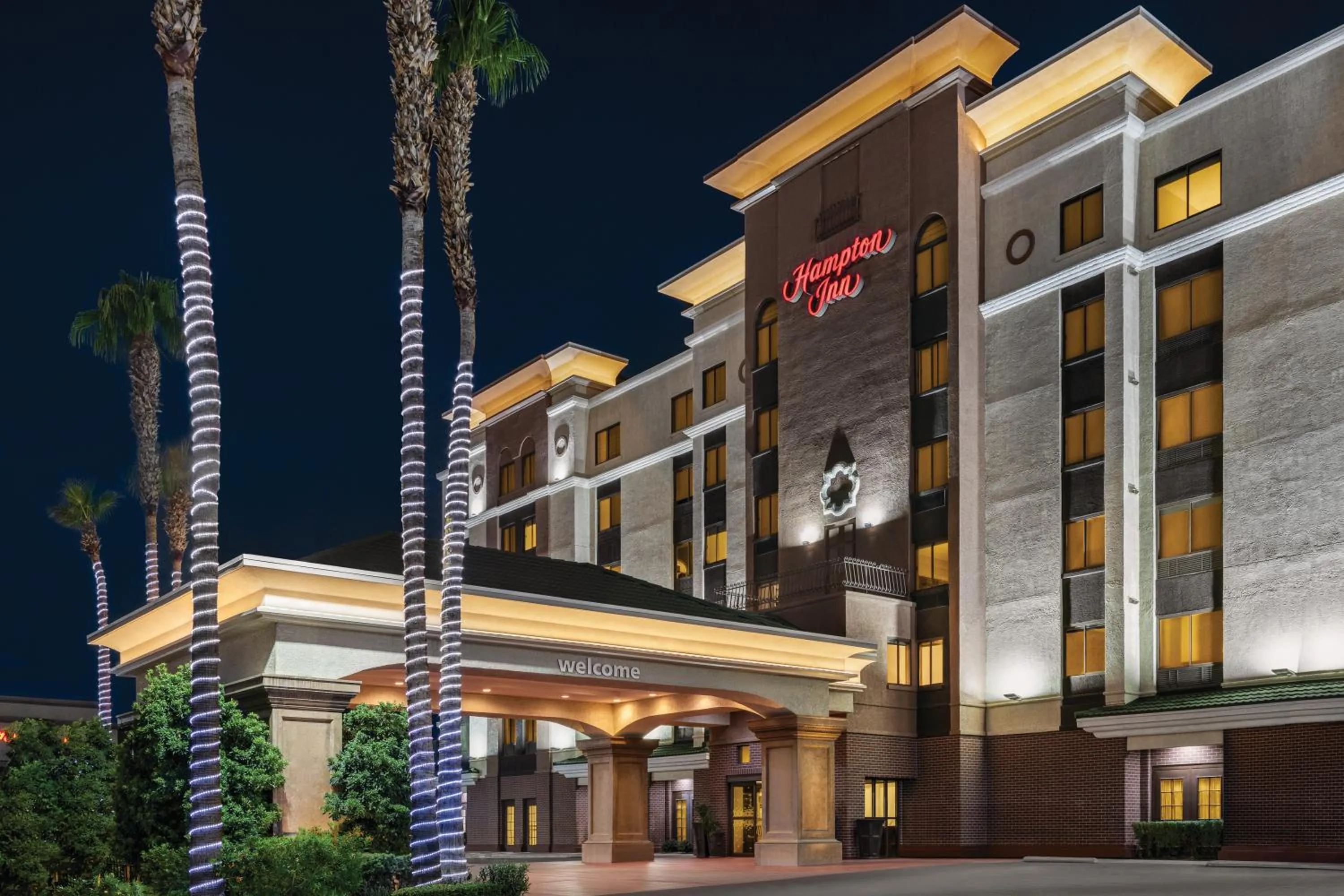 Property building in Hampton Inn Tropicana