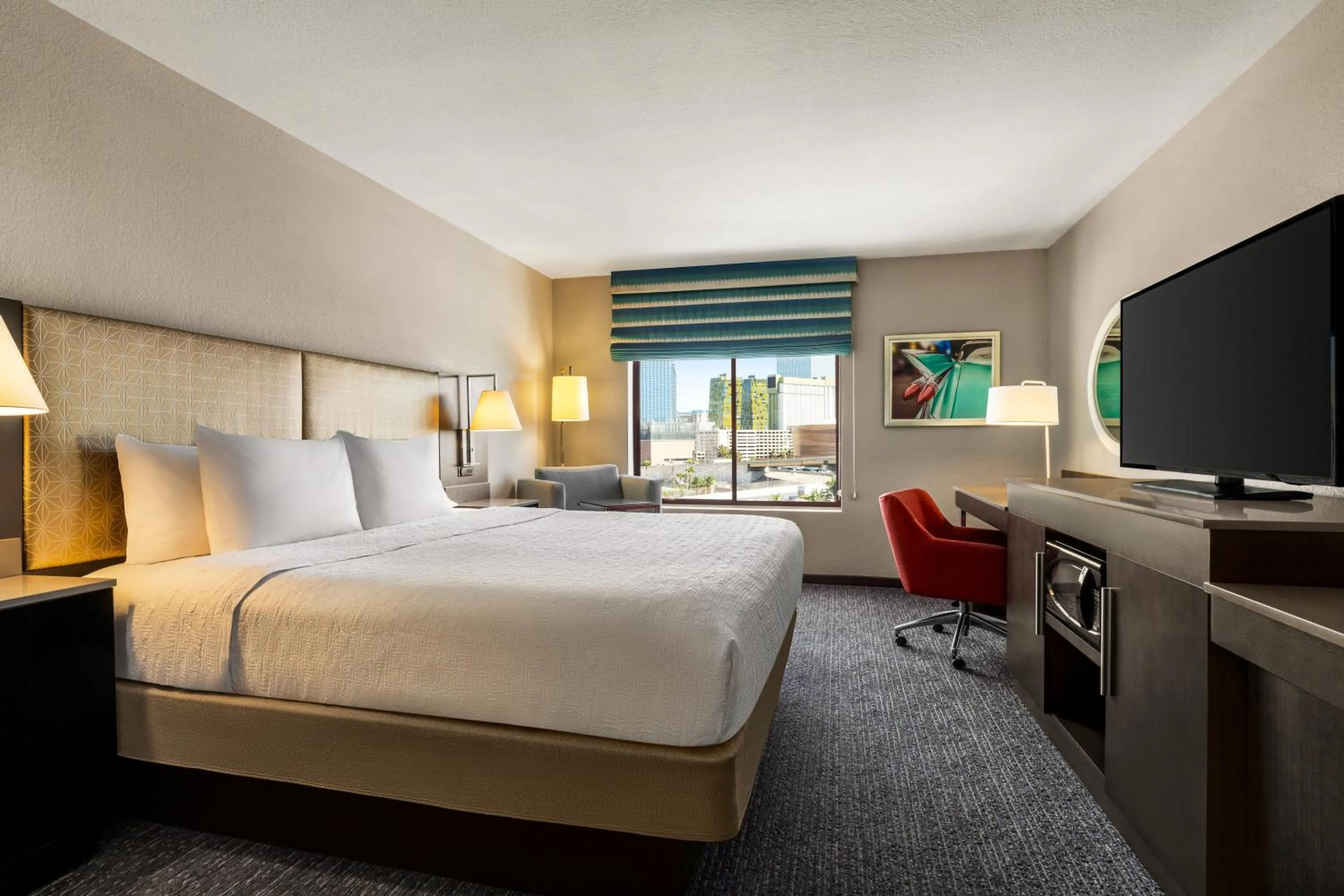 Property building, Bed in Hampton Inn Tropicana