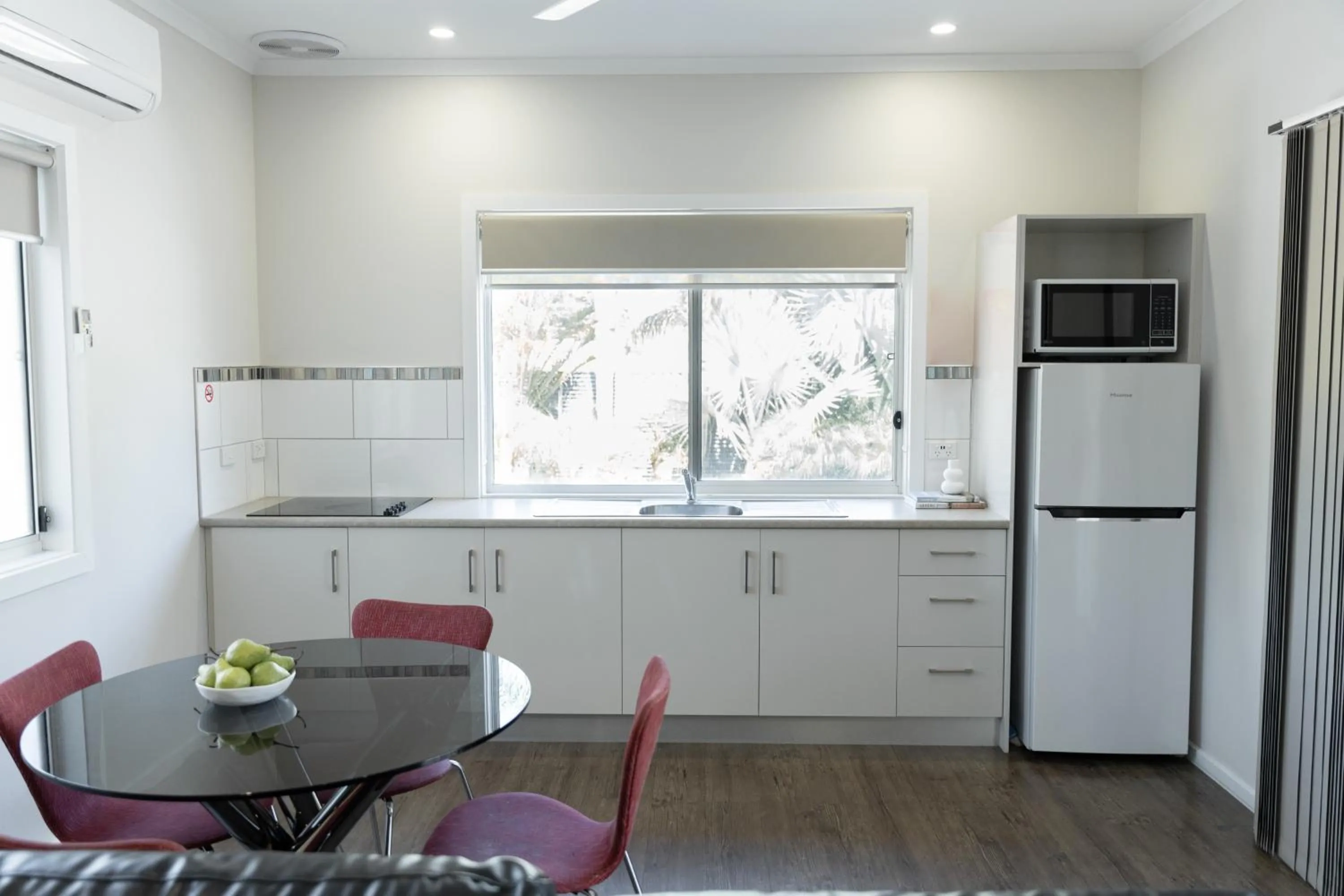 Kitchen or kitchenette in Highway 1 Holiday & Lifestyle Park