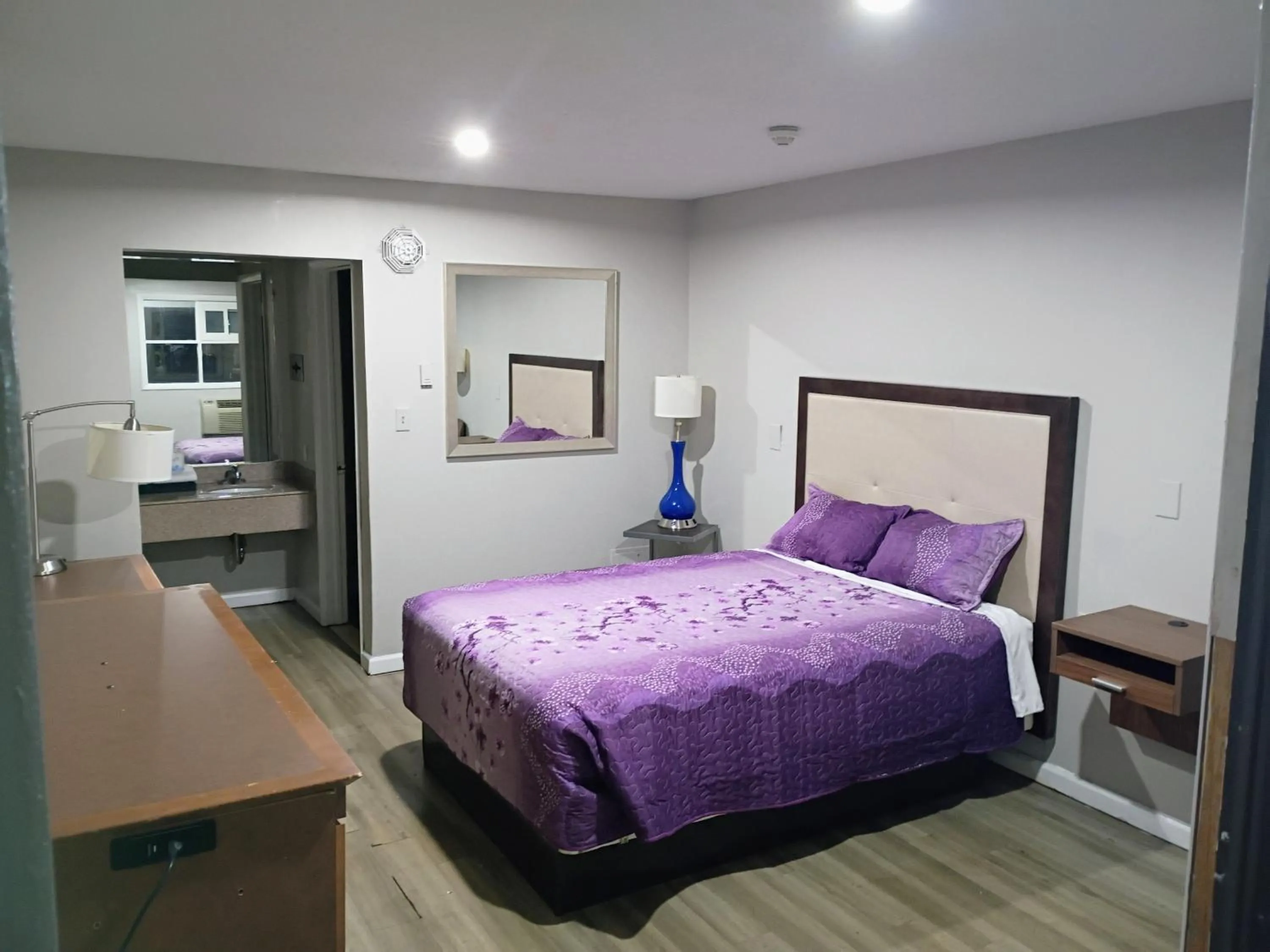 Bed in Bel Air Motor Lodge