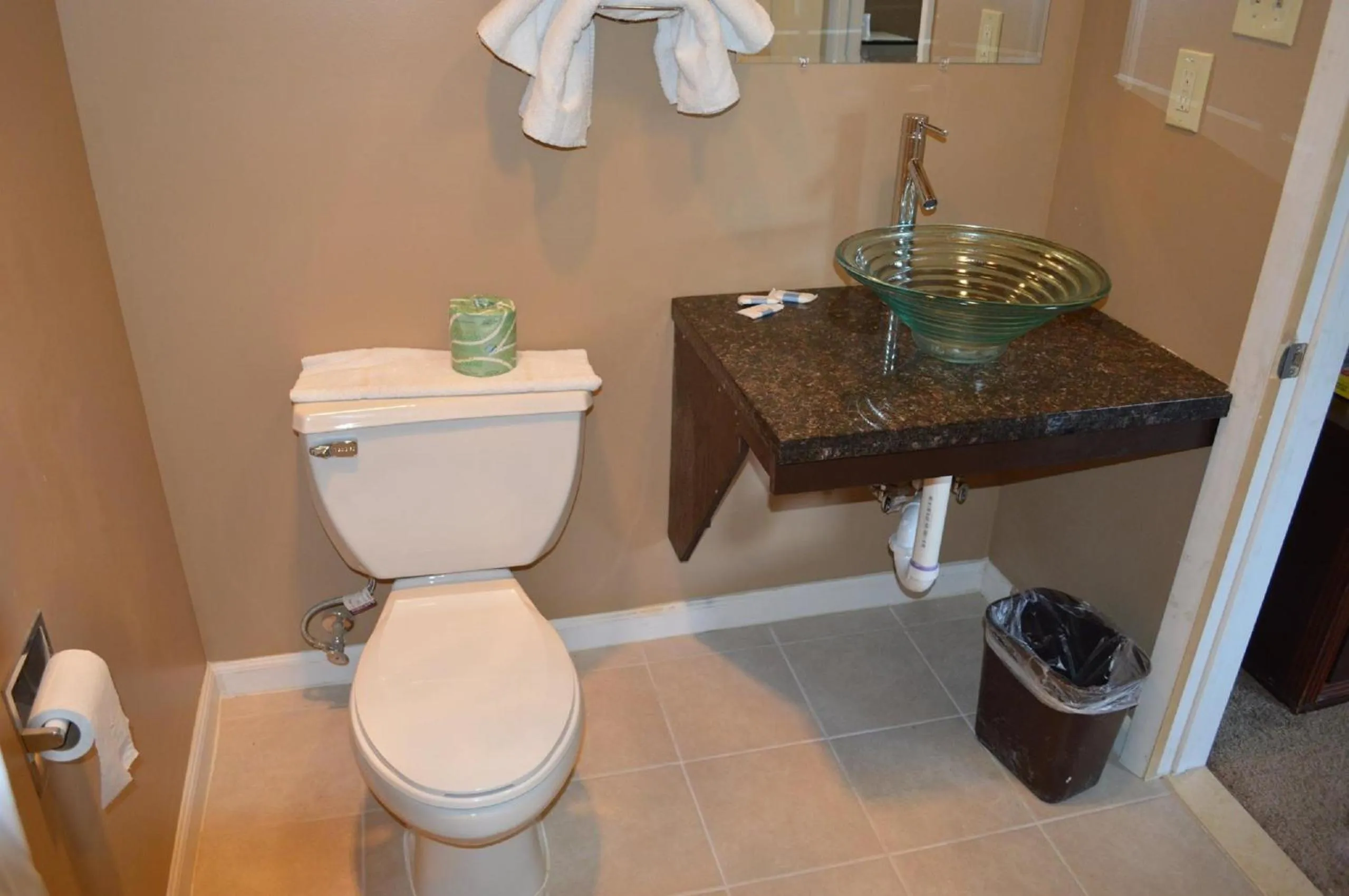 Bathroom in Bel Air Motor Lodge