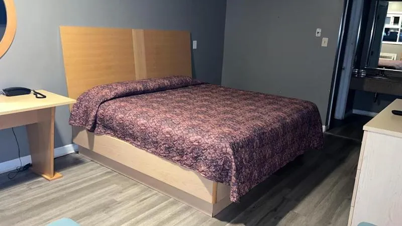 Bed in Bel Air Motor Lodge