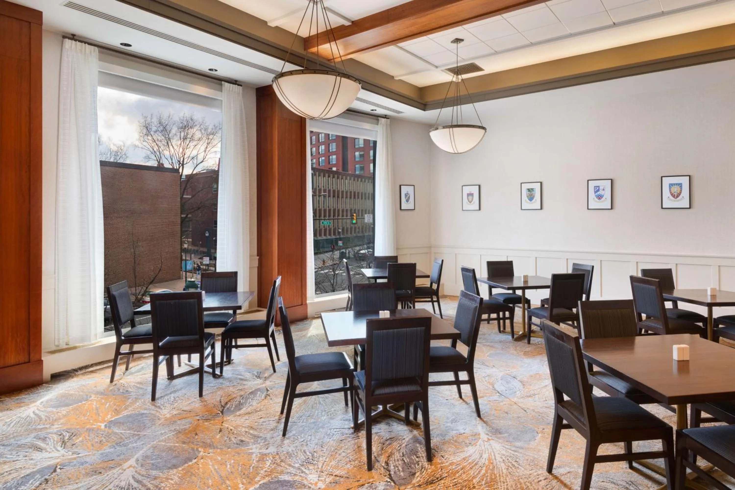 Dining area in The Inn at Penn, A Hilton Hotel