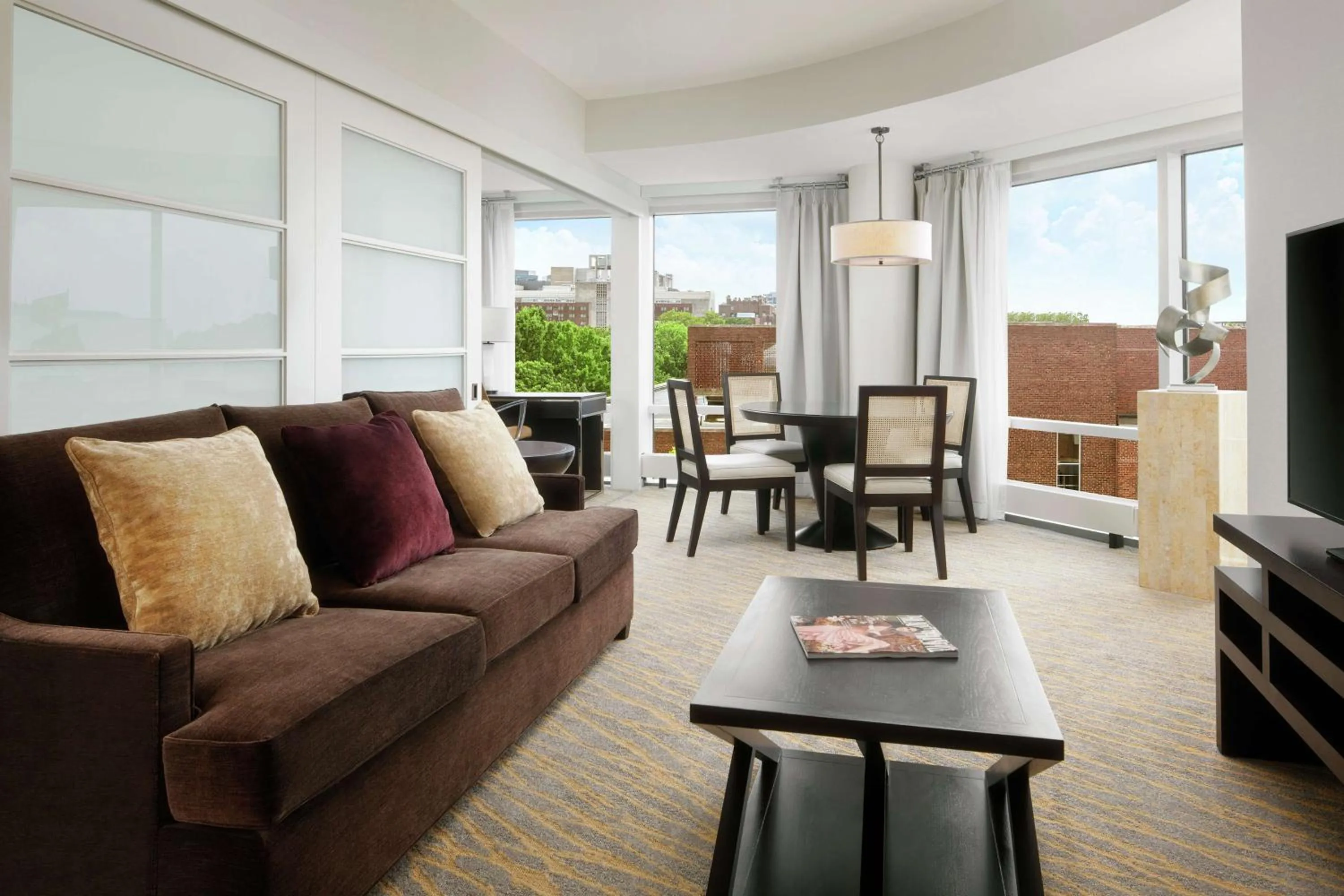 Living room in The Inn at Penn, A Hilton Hotel