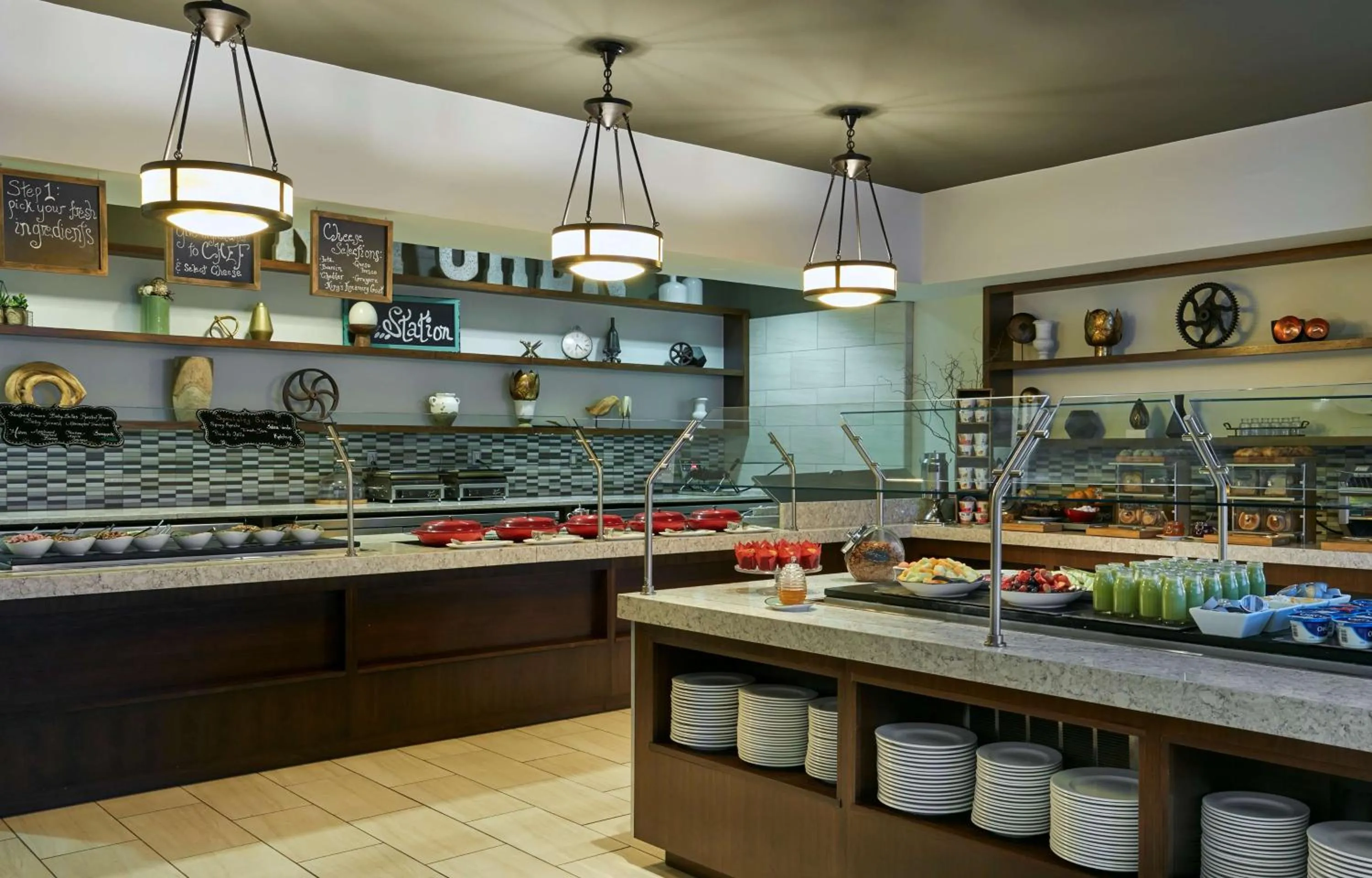 Dining area in The Inn at Penn, A Hilton Hotel