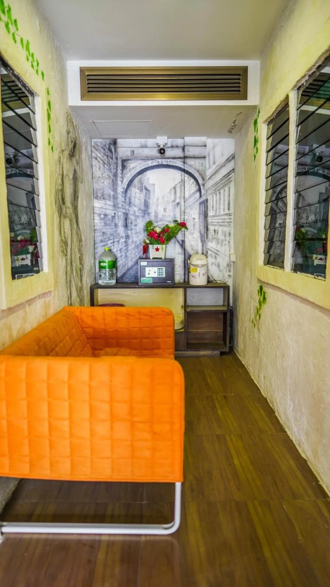 Lobby or reception in RoomQuest Amphawa Vaylasamran