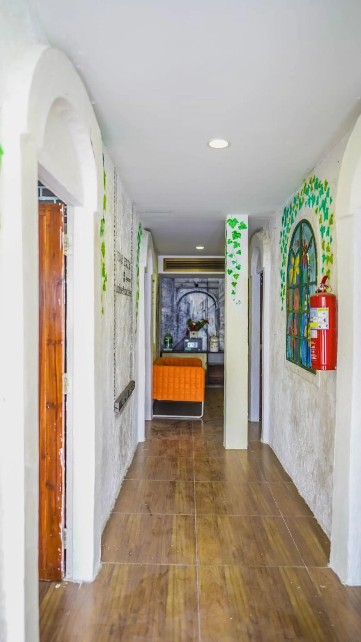 Lobby or reception in RoomQuest Amphawa Vaylasamran