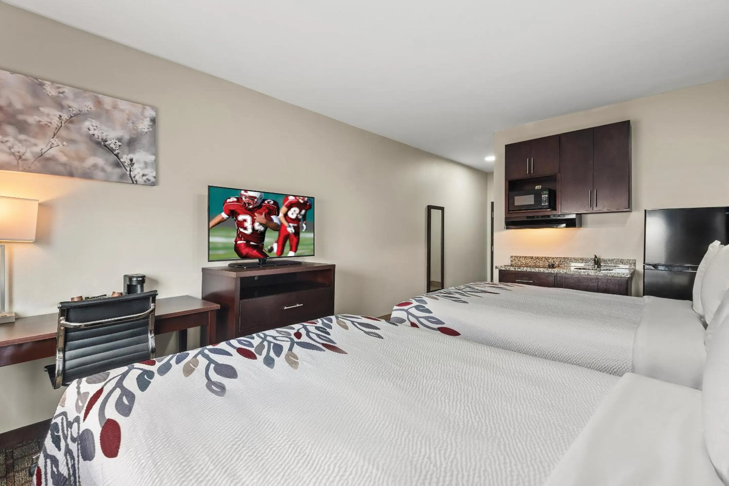 Photo of the whole room, Bed in Red Roof Inn Baton Rouge