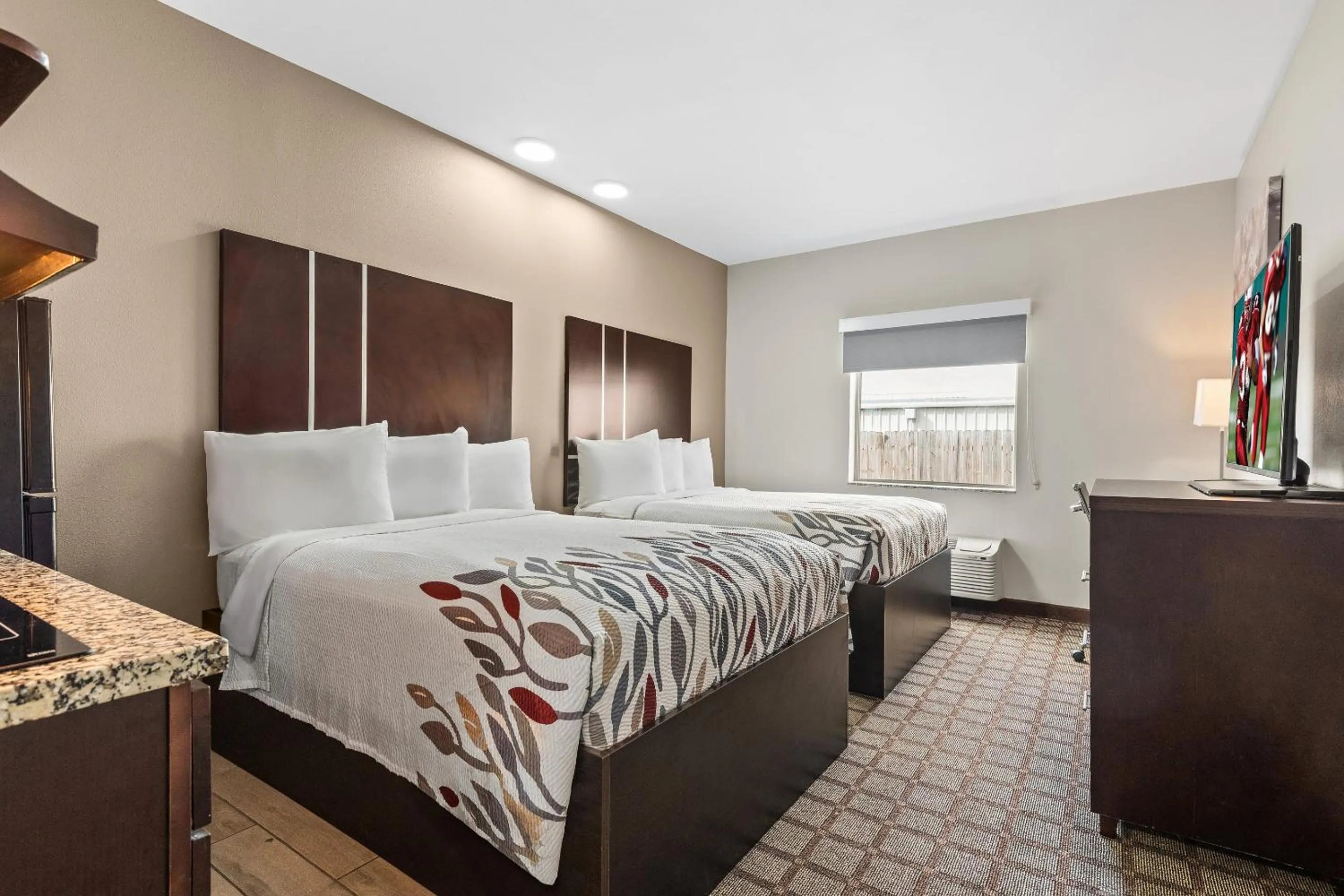 Bedroom, Bed in Red Roof Inn Baton Rouge