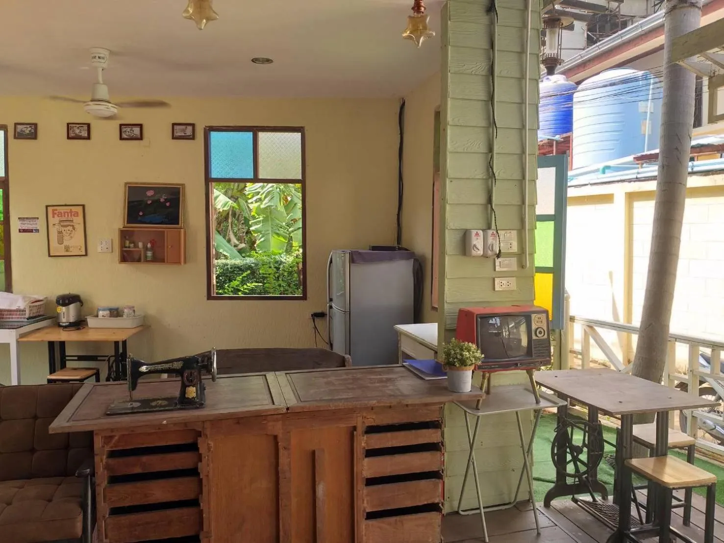 Lobby or reception in RoomQuest Amphawa Floating Market