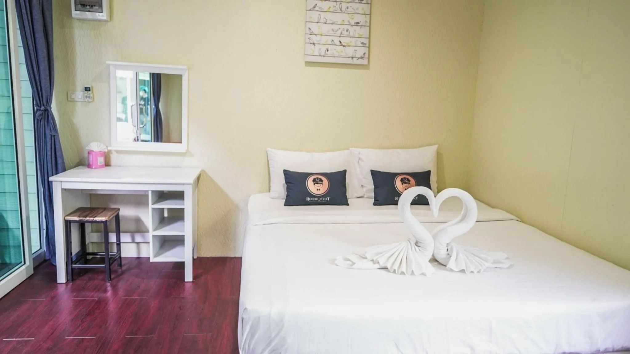 Bedroom, Bed in RoomQuest Amphawa Floating Market