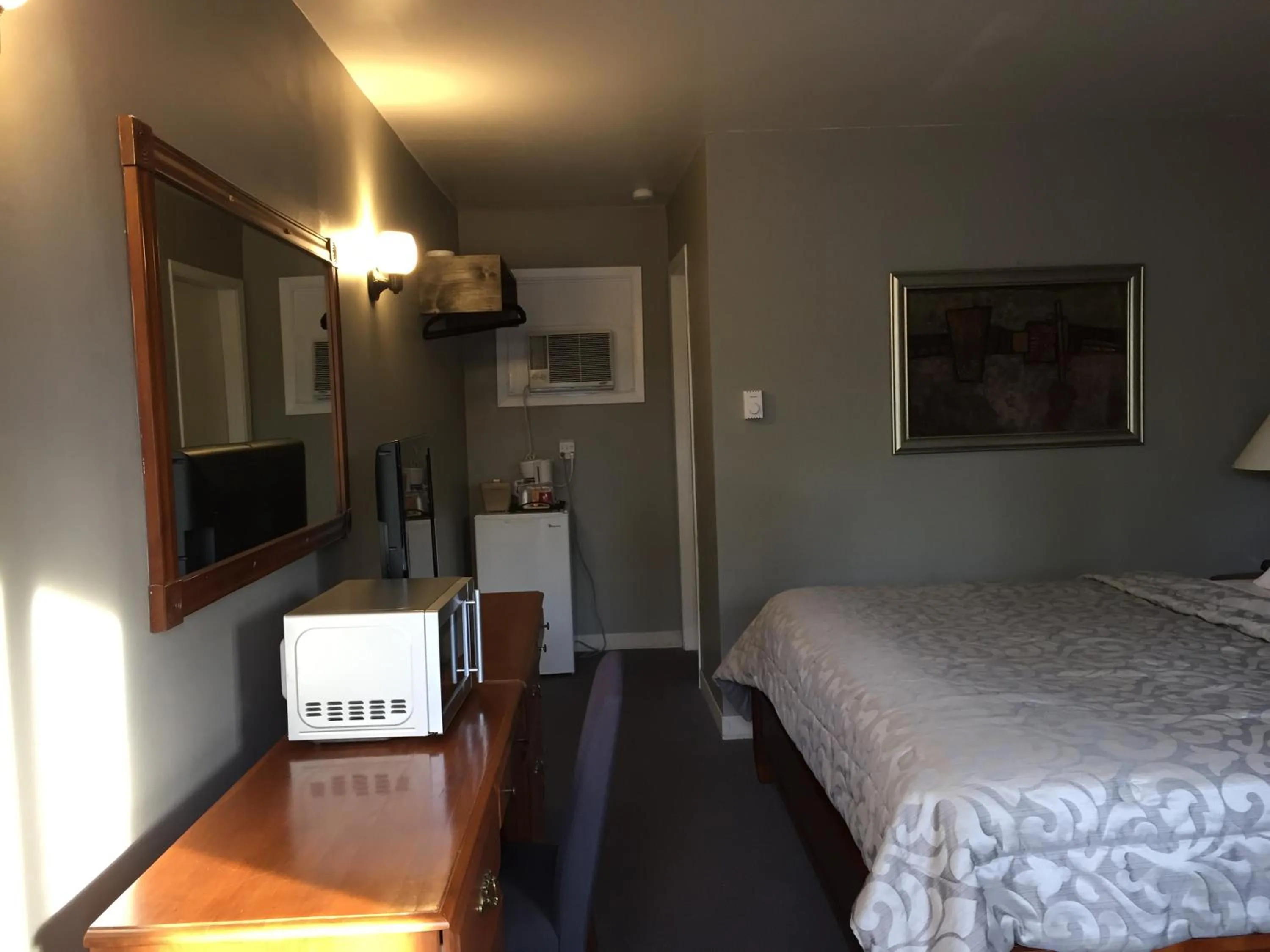 Bedroom in Greenside Motel