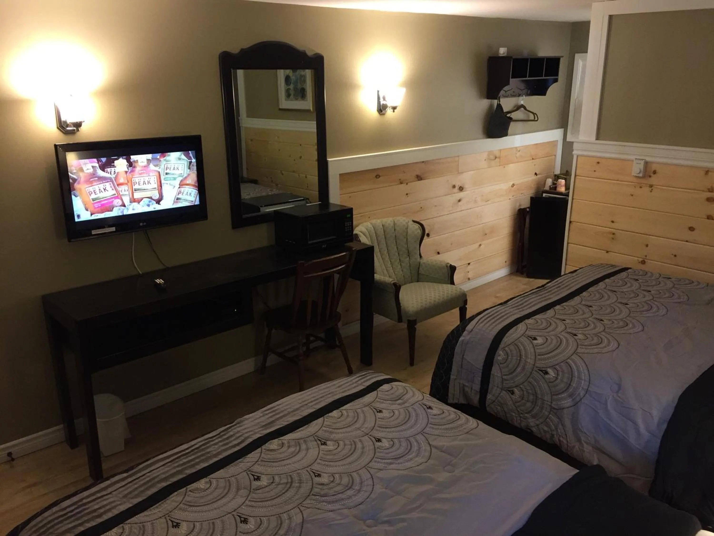 Bedroom in Greenside Motel