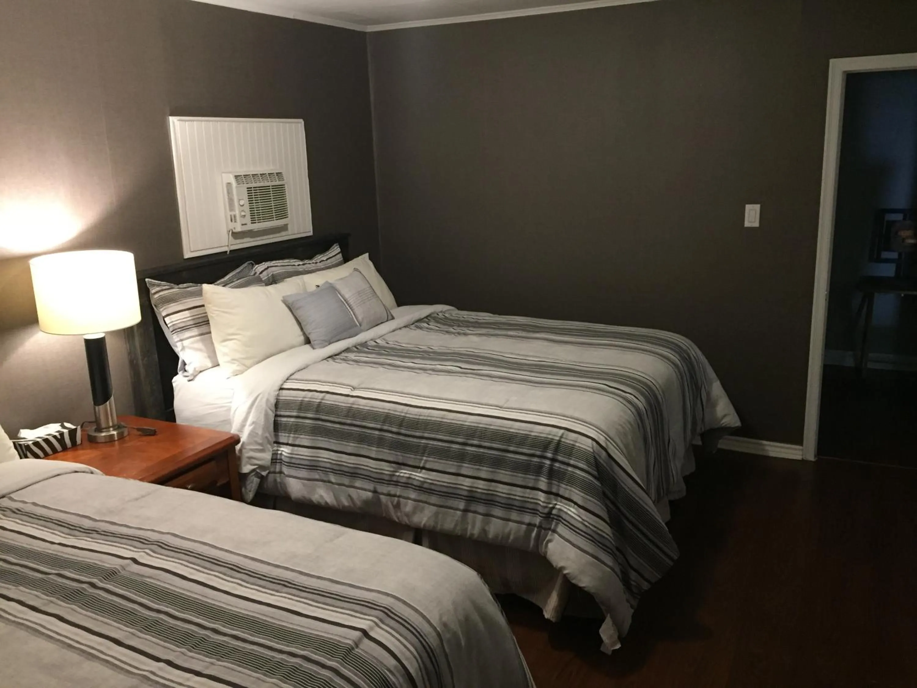 Bedroom in Greenside Motel