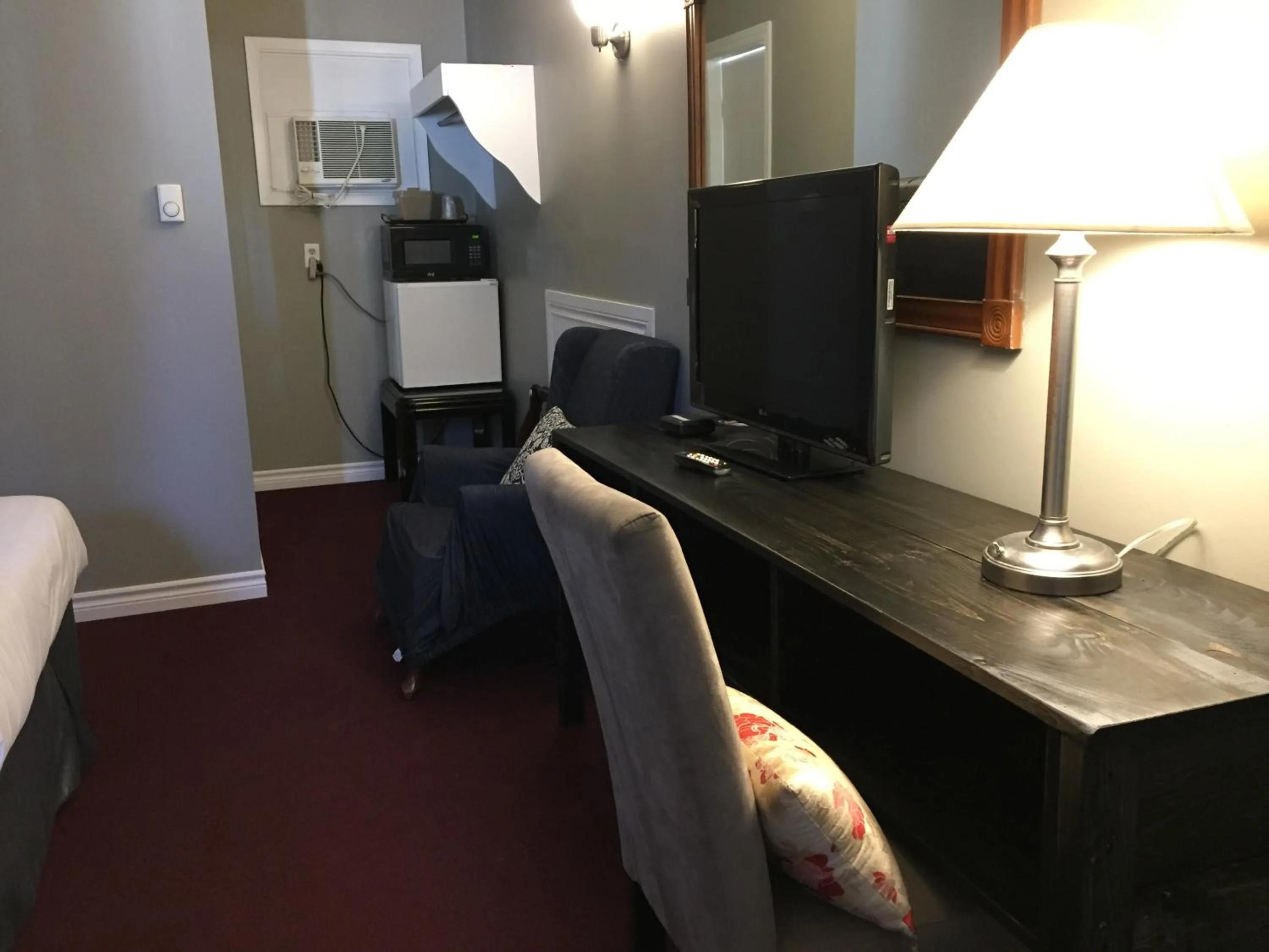 Bedroom in Greenside Motel