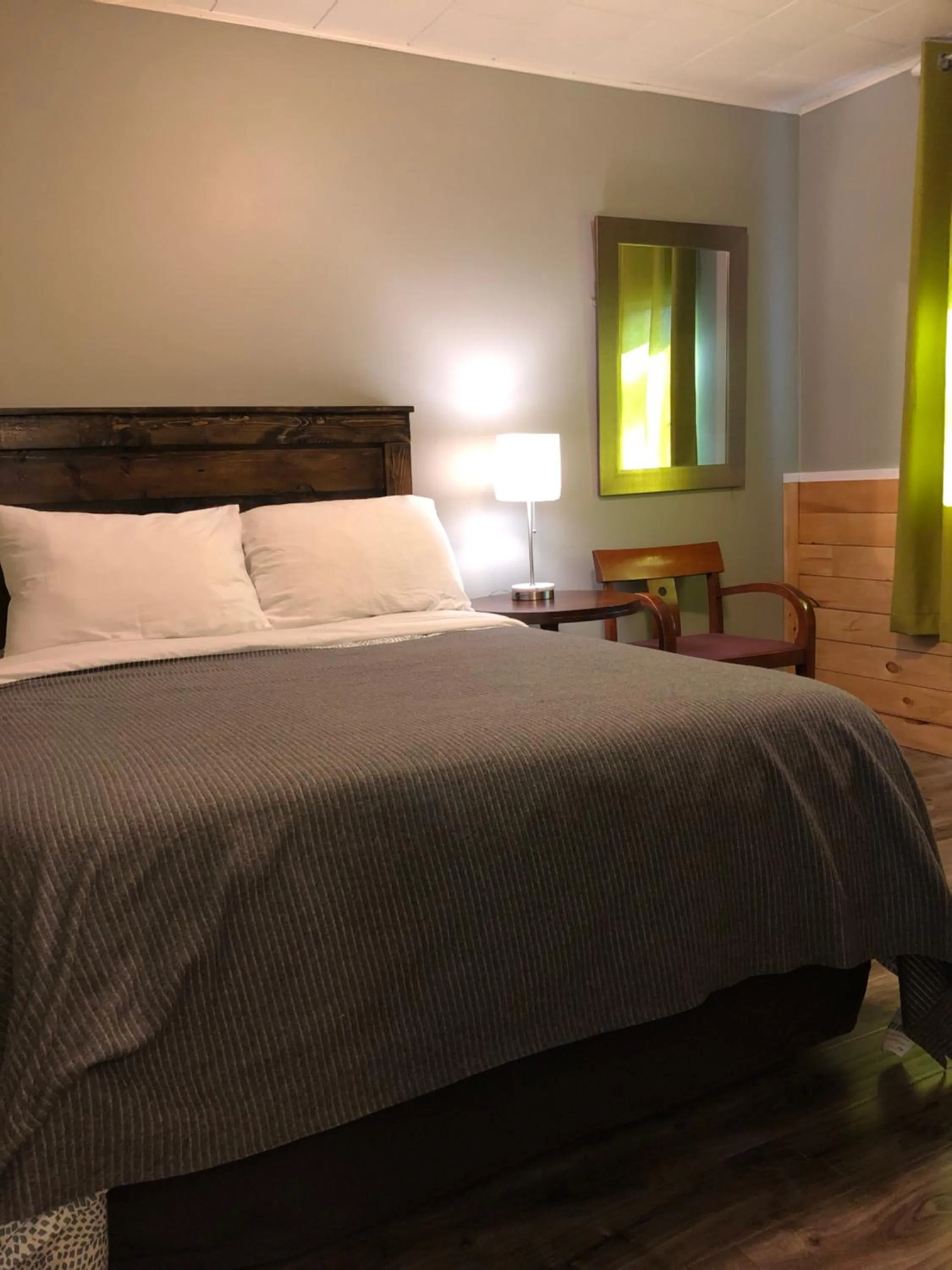 Bedroom in Greenside Motel