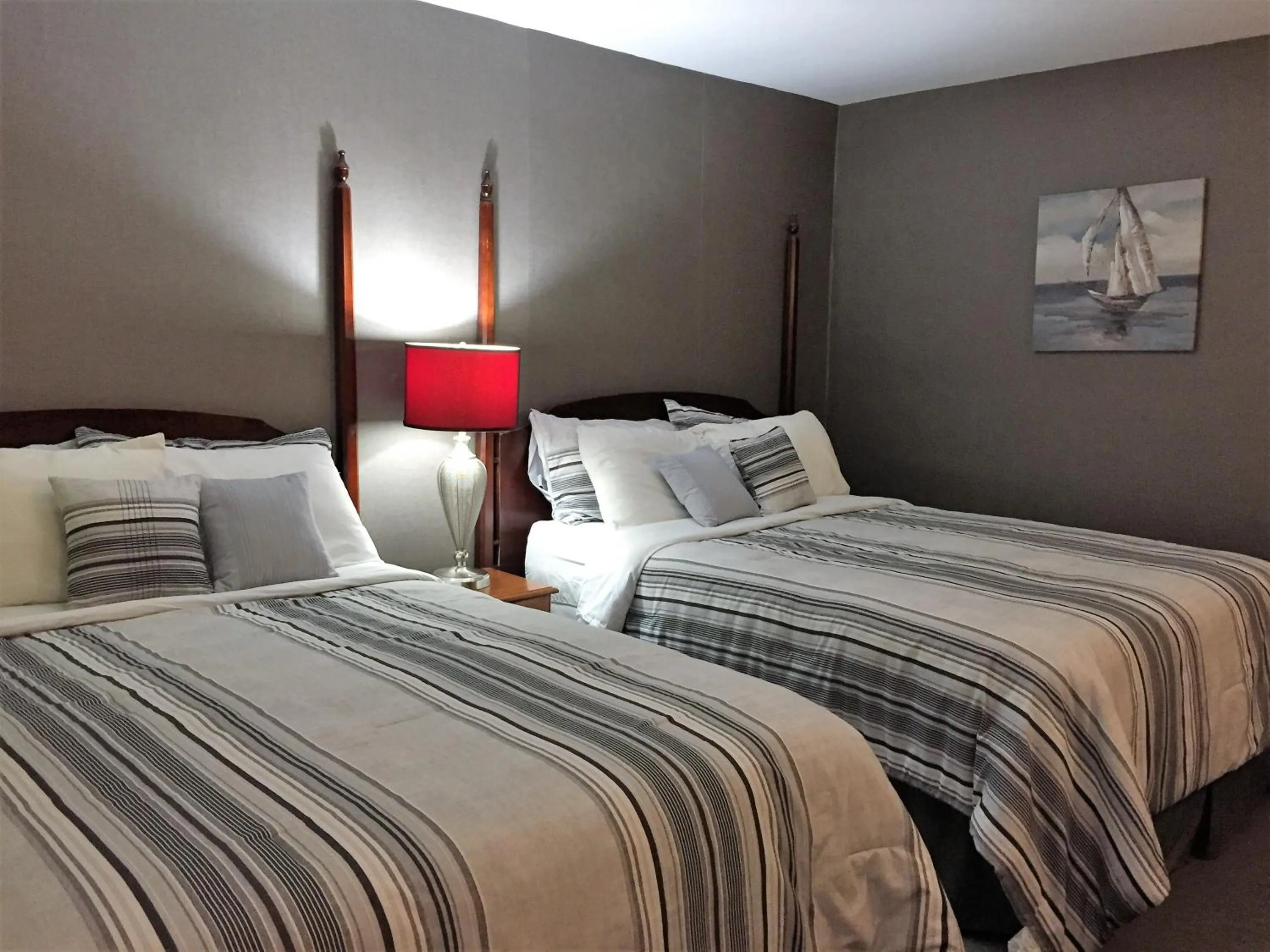 Bedroom in Greenside Motel