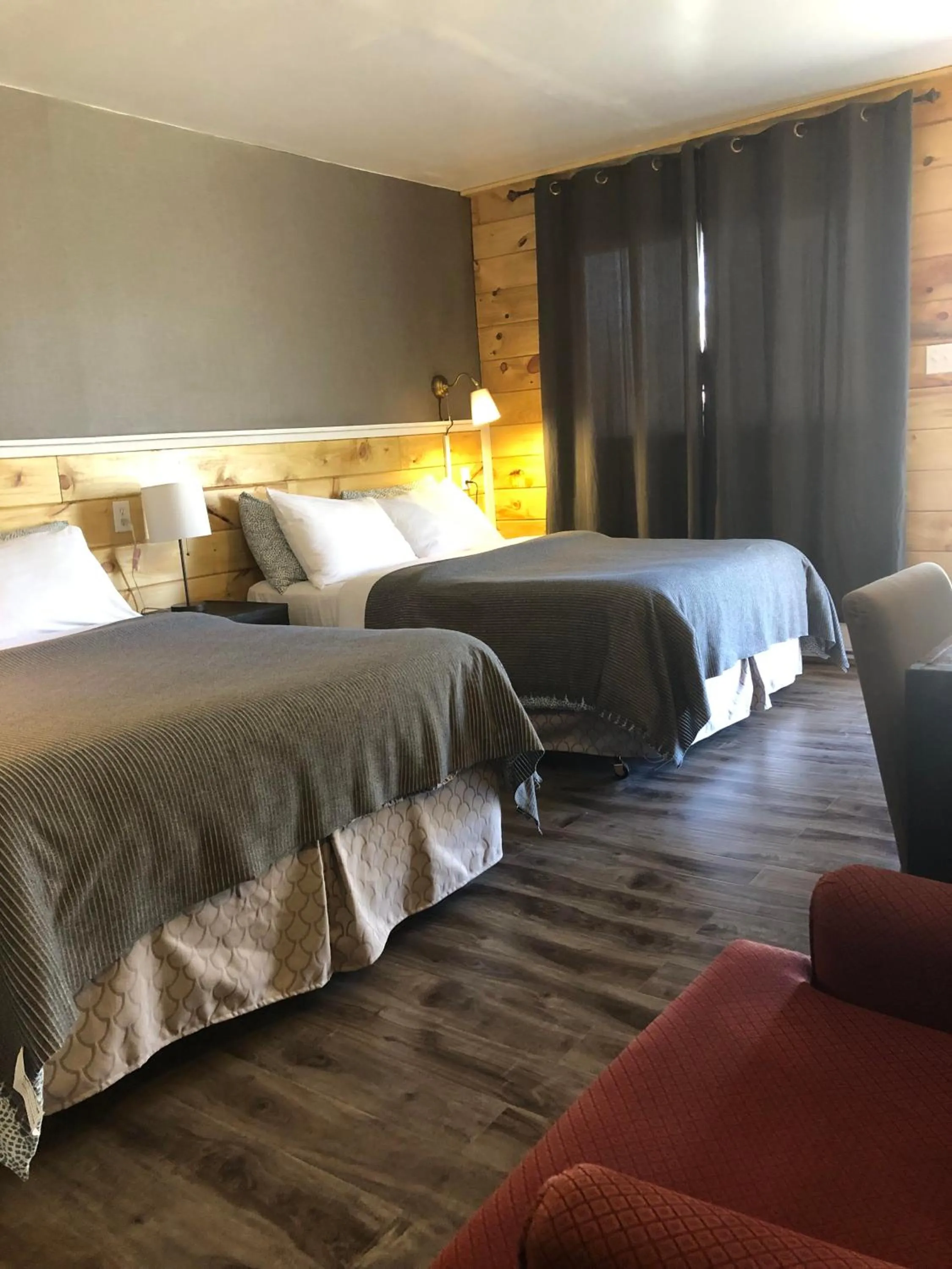 Bedroom in Greenside Motel