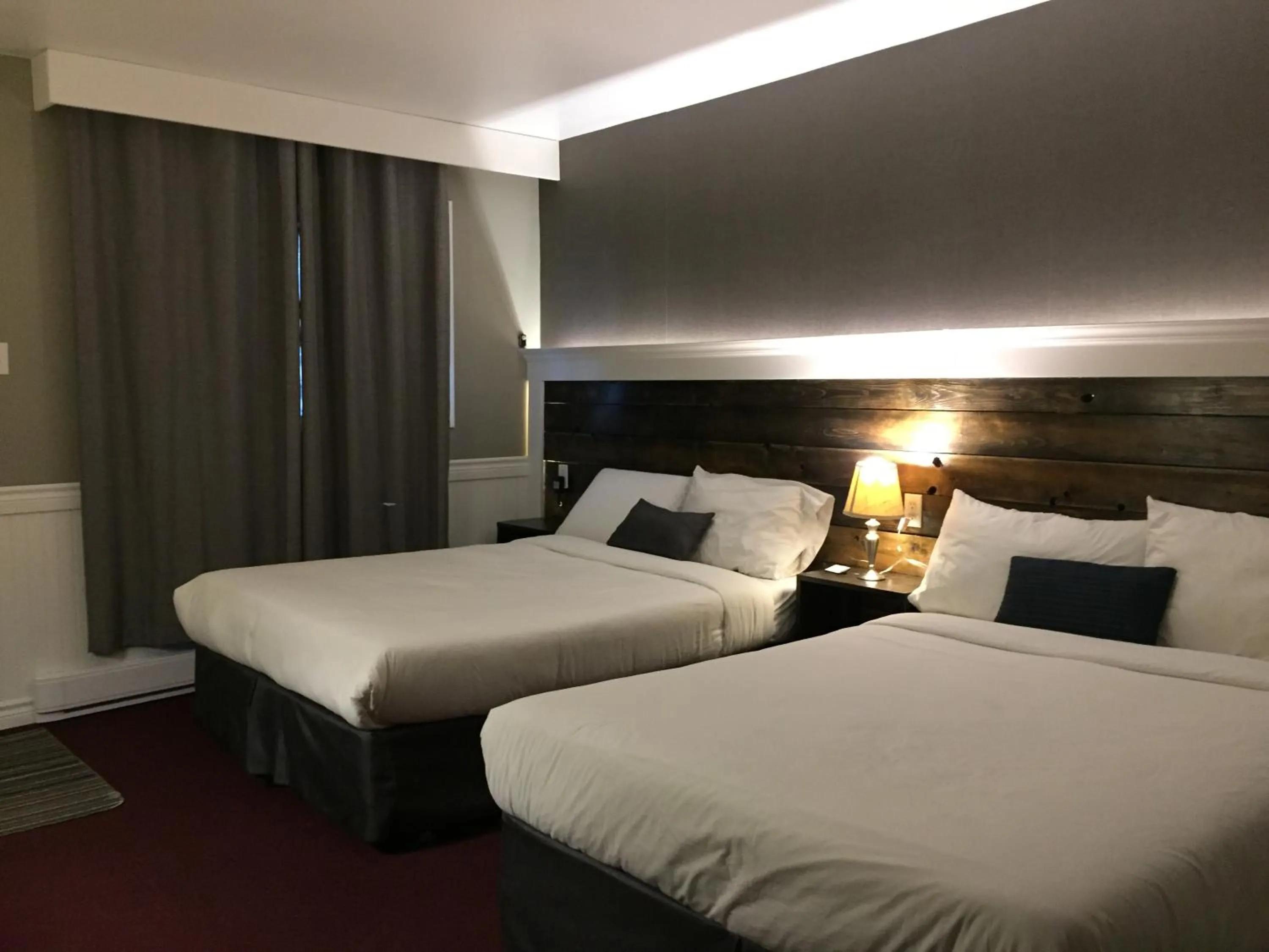 Bedroom in Greenside Motel