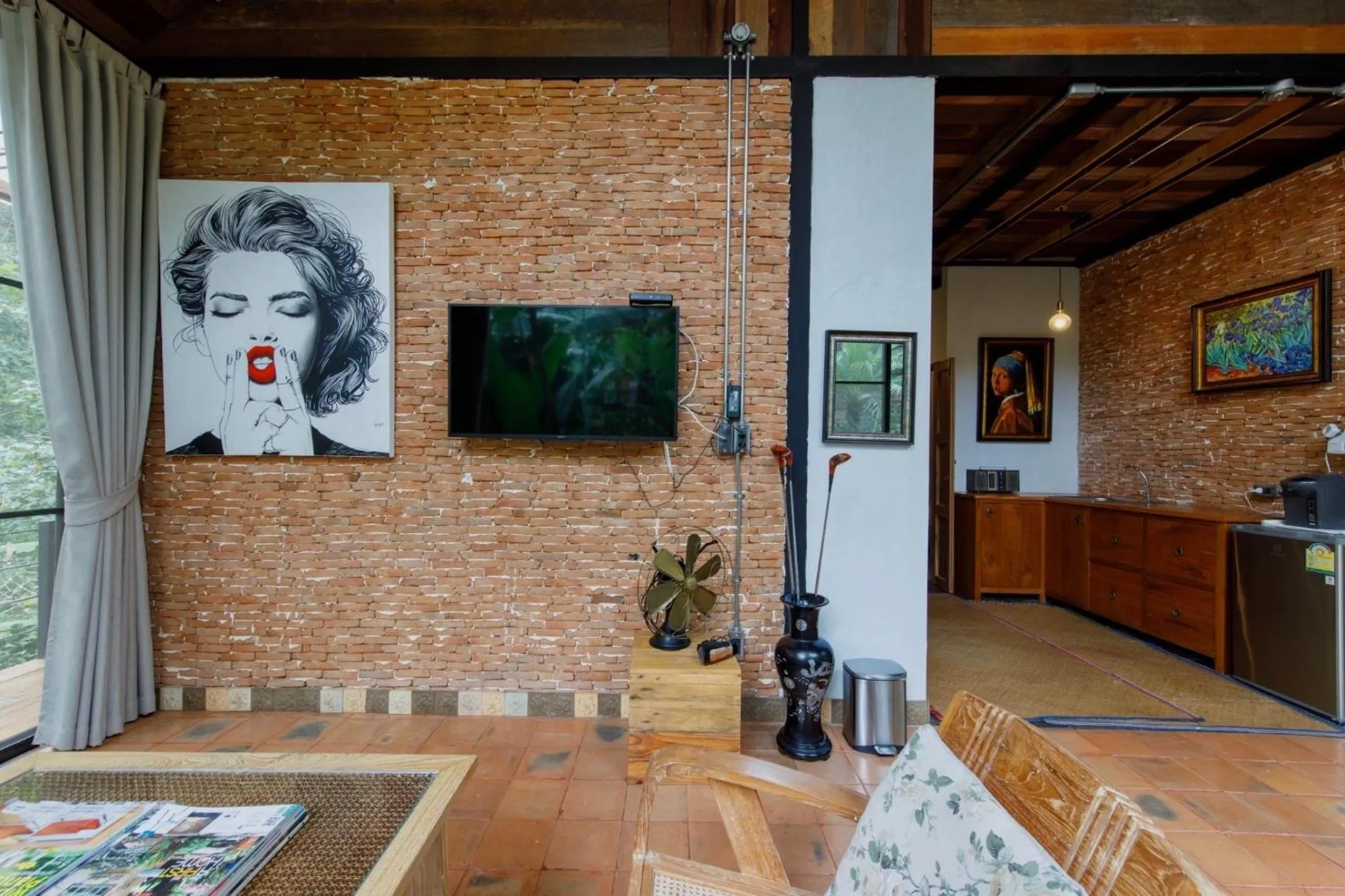 Living room in Voraman Hut