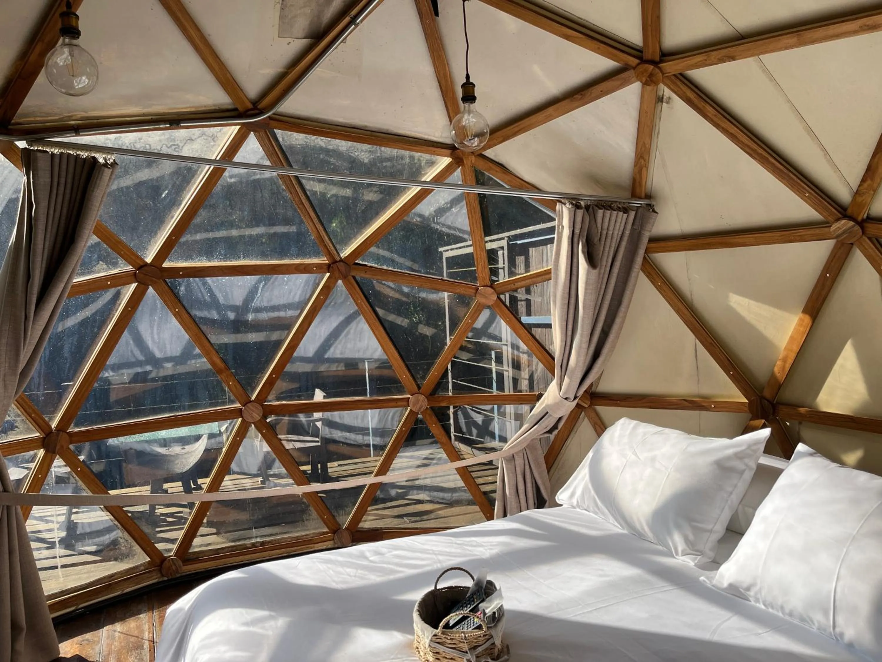 Photo of the whole room, Bed in Voraman Hut