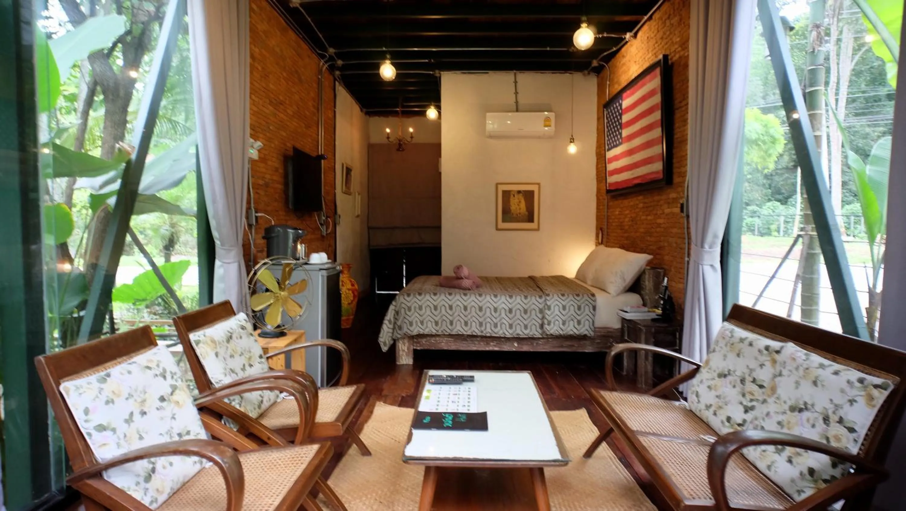 Living room in Voraman Hut