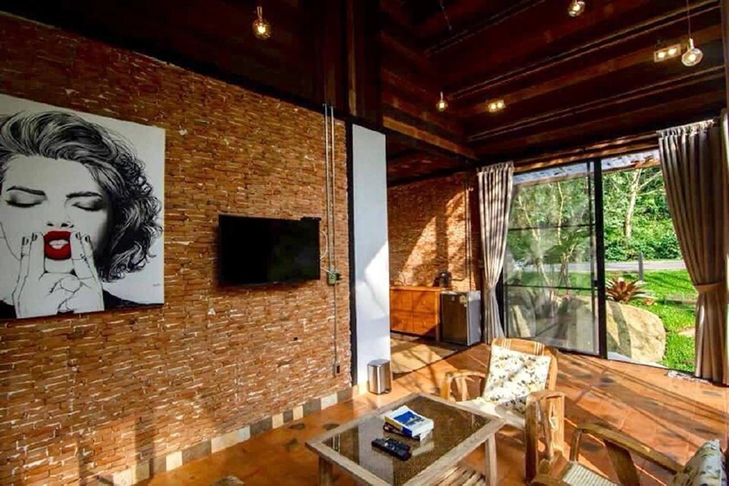 Dining area in Voraman Hut