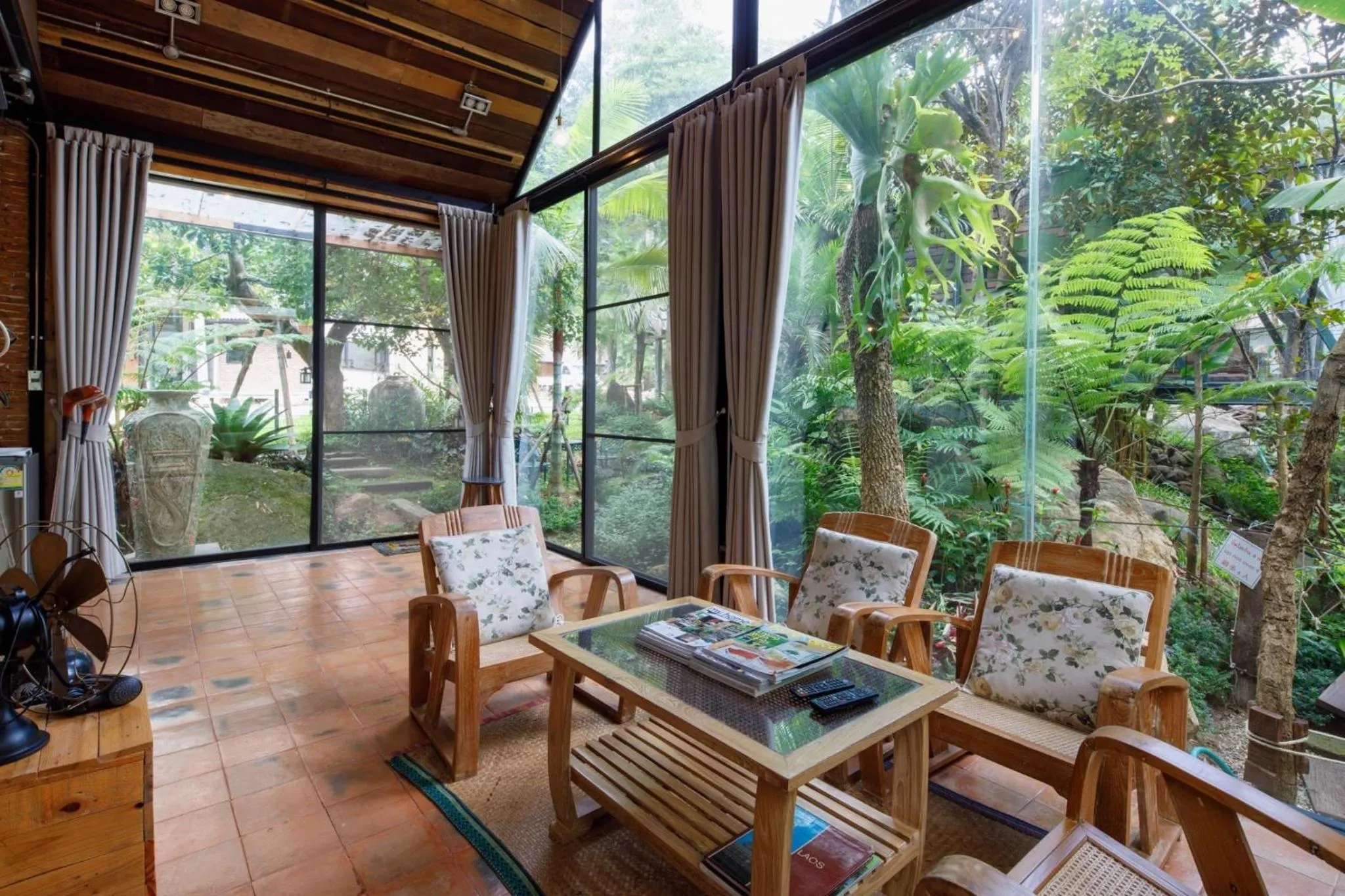 Living room in Voraman Hut