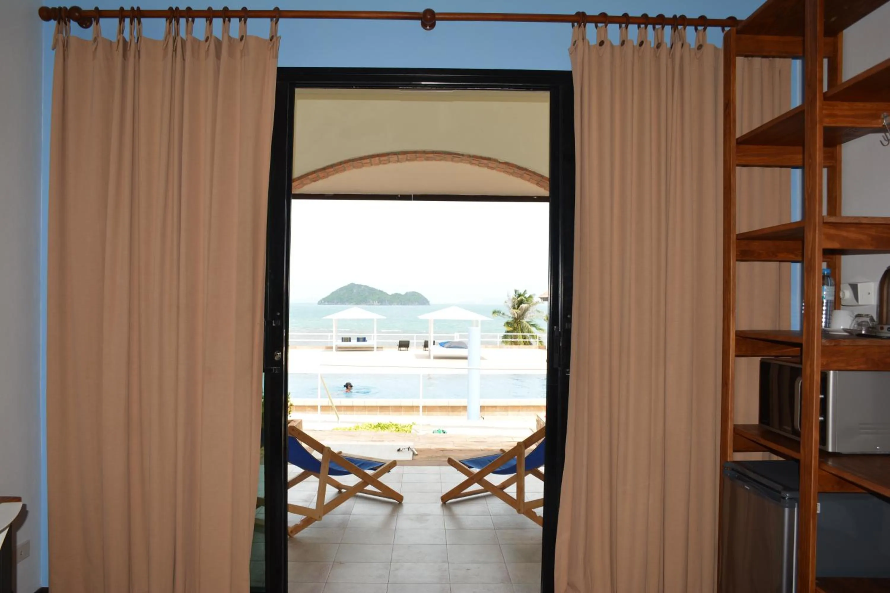 Balcony/Terrace in Baan Jai Dee Beach Front Hotel