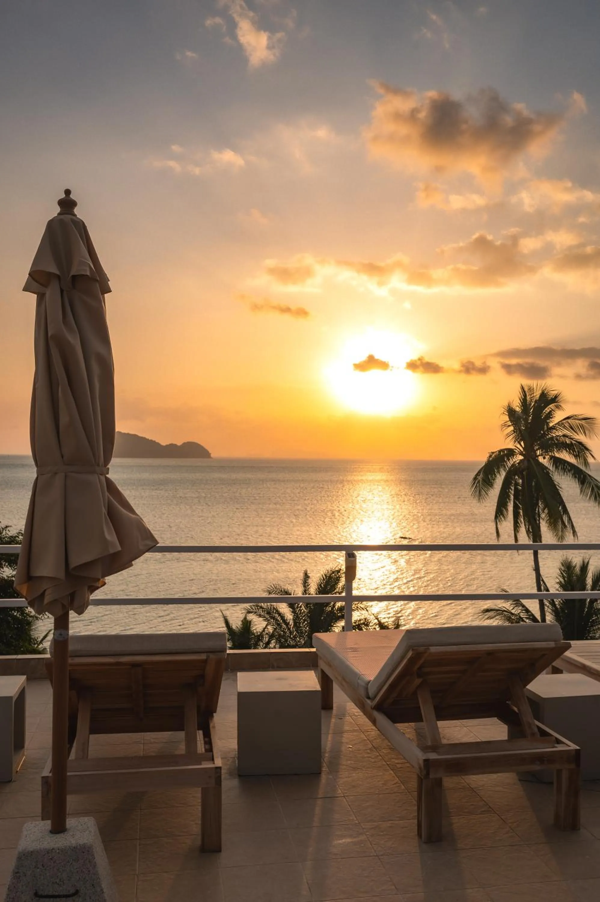 Property building in Baan Jai Dee Beach Front Hotel