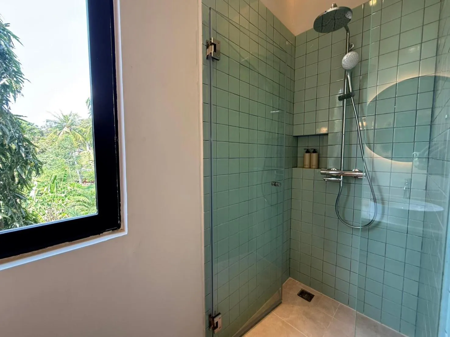 Bathroom in Baan Jai Dee Beach Front Hotel