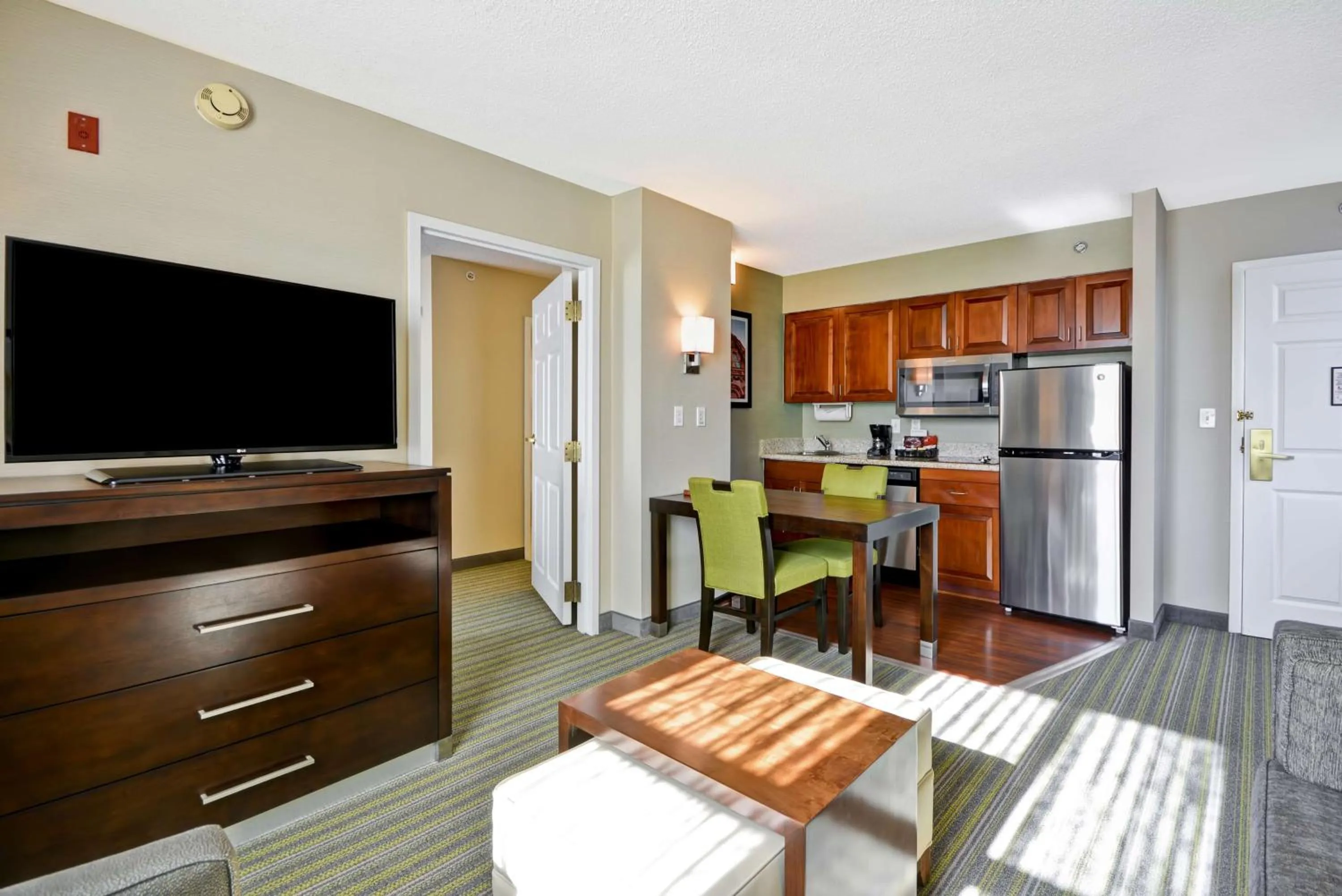 TV and multimedia in Homewood Suites Dulles-International Airport