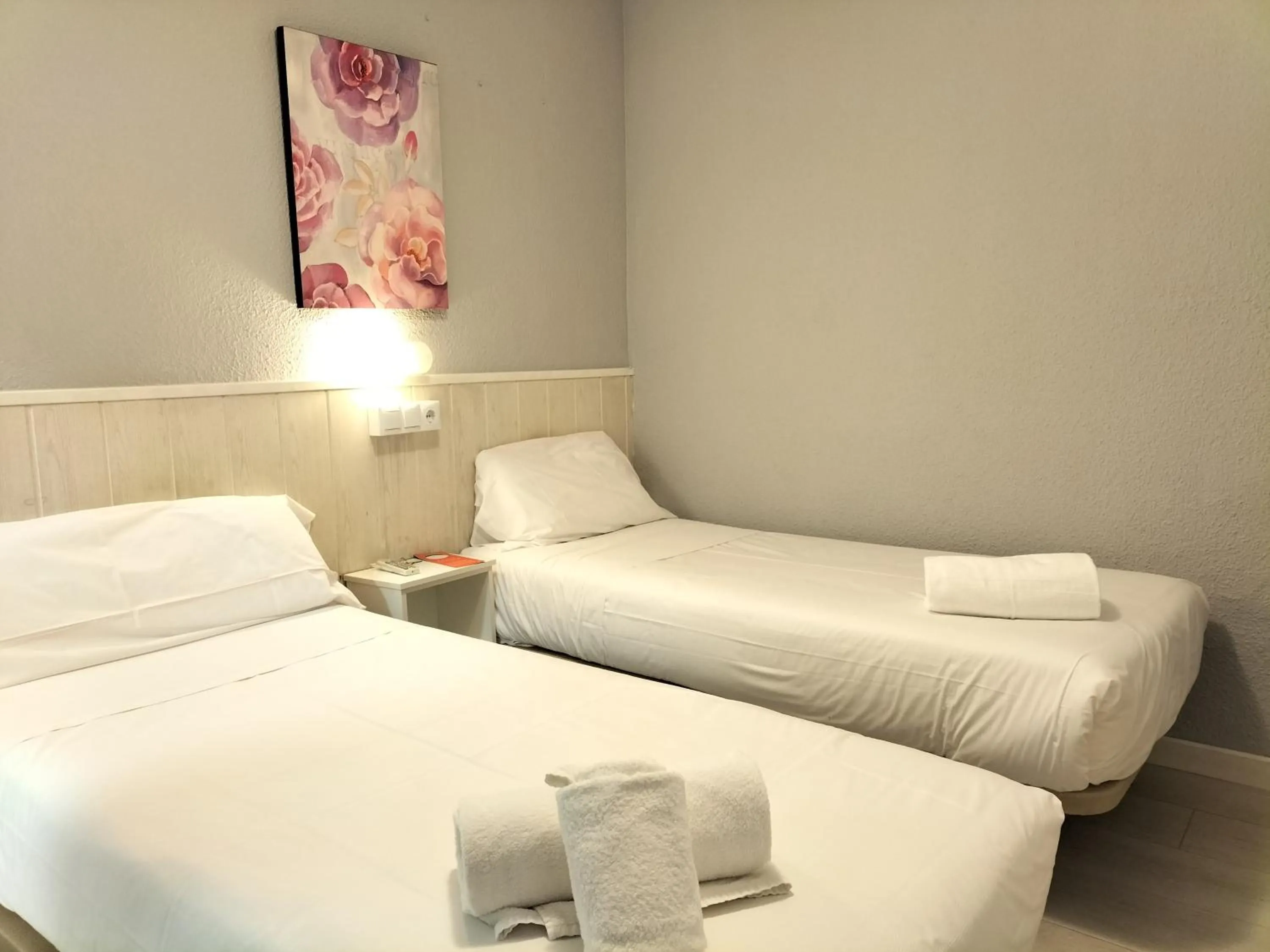 Bed in Hostal Albero by gaiarooms