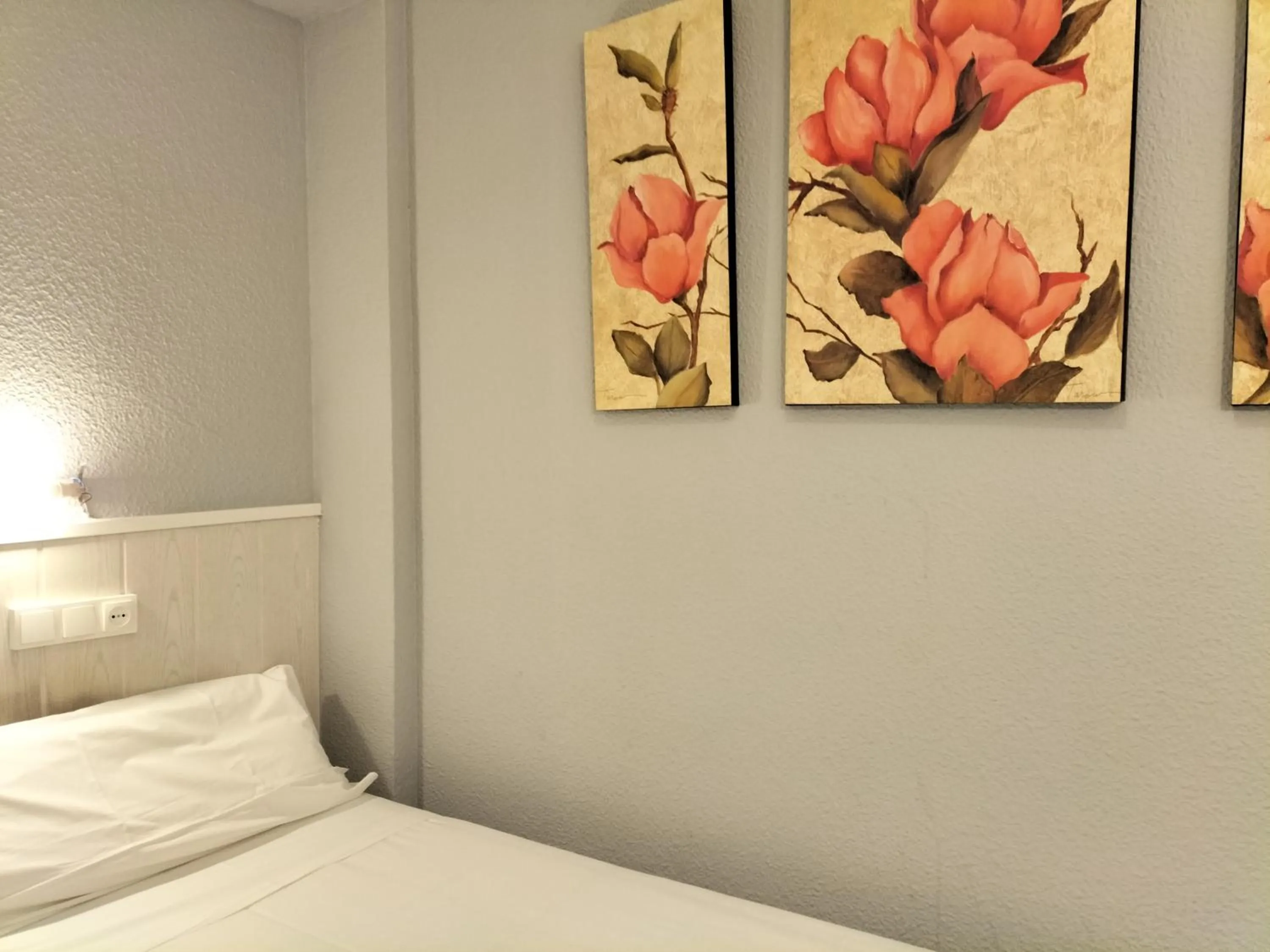 Bed in Hostal Albero by gaiarooms