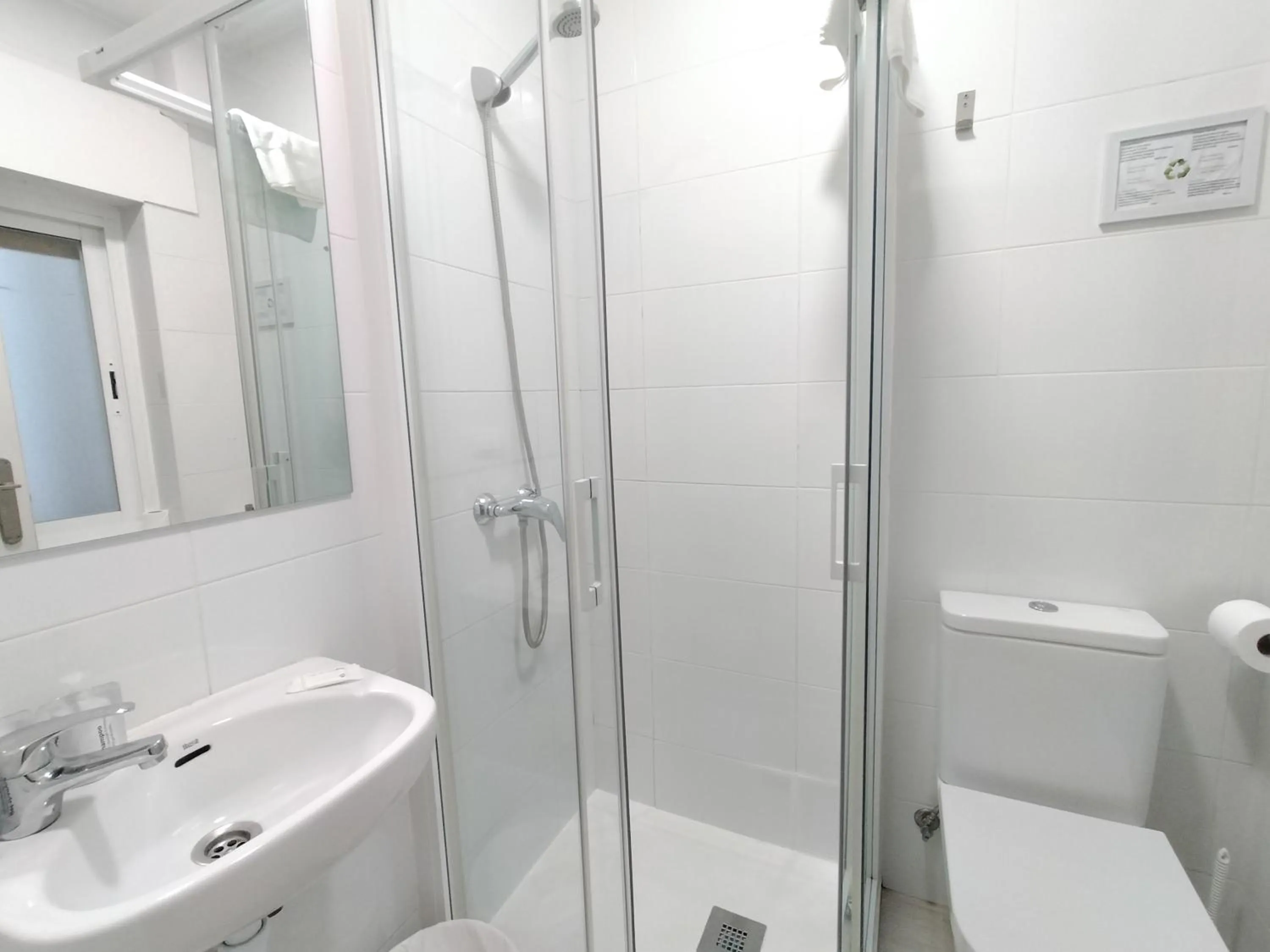 Shower in Hostal Albero by gaiarooms